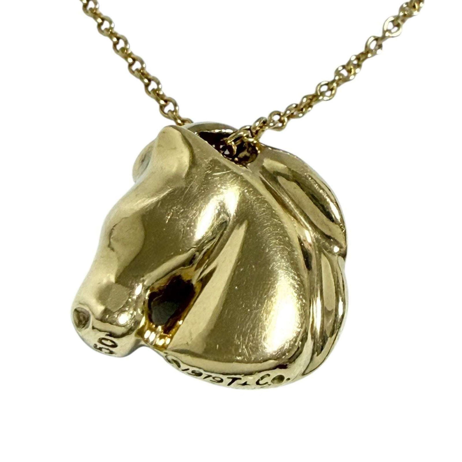 Tiffany & Co. Horse Pendant Necklace 18K Gold 1979: Tiffany & Co. Horse Pendant Necklace 18K Gold 1979 18K yellow gold Tiffany & Co. pendant necklace from 1979, featuring a striking horse design, measures 40 cm in circumference. This elegant piece
