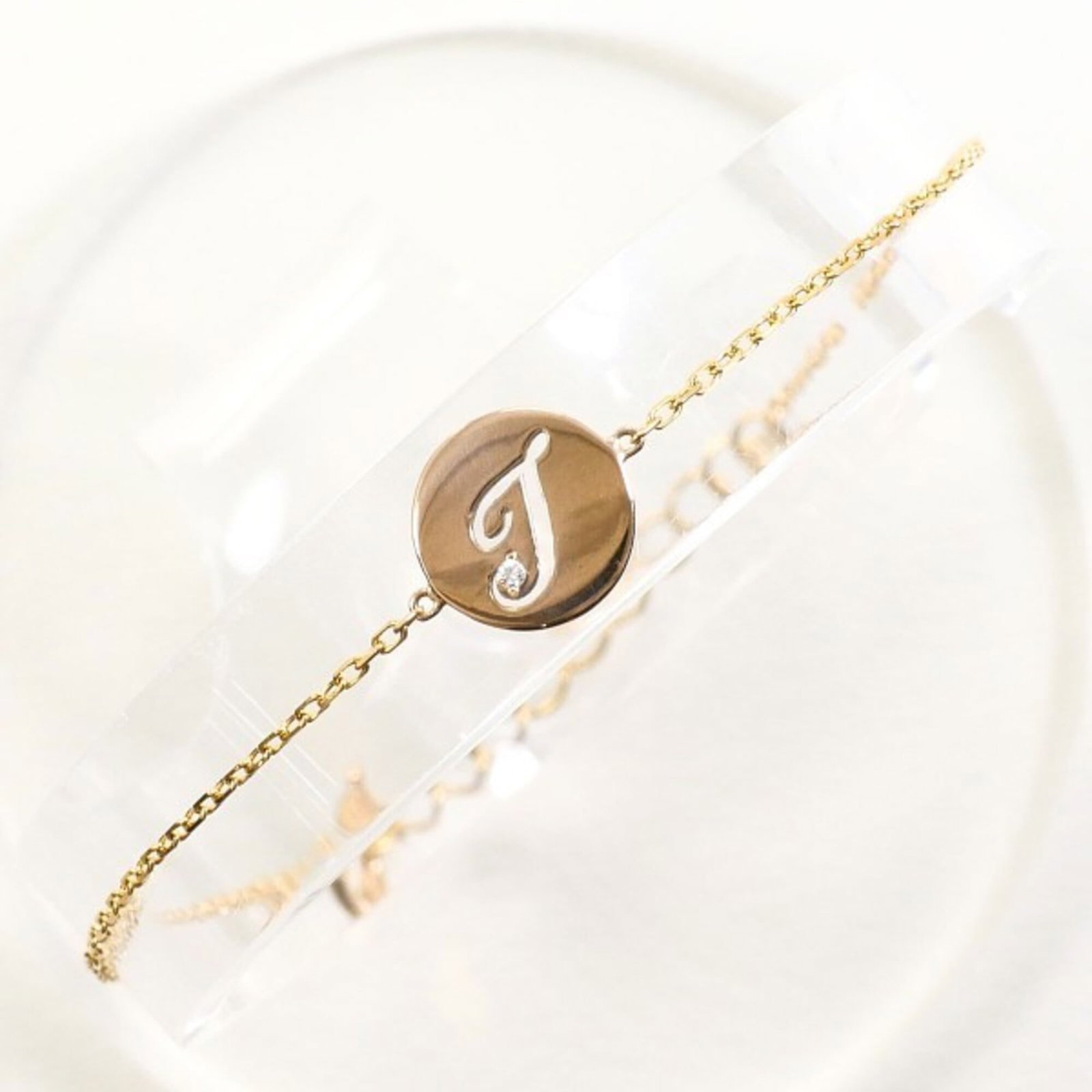 Charm Bracelet Pink Gold 18K: Charm Bracelet Pink Gold 18K Pink gold 18K charm bracelet with a delicate diamond stone, measuring 17.5cm in length and weighing 1.1g. This elegant piece features a subtle pink hue, adding a touch of