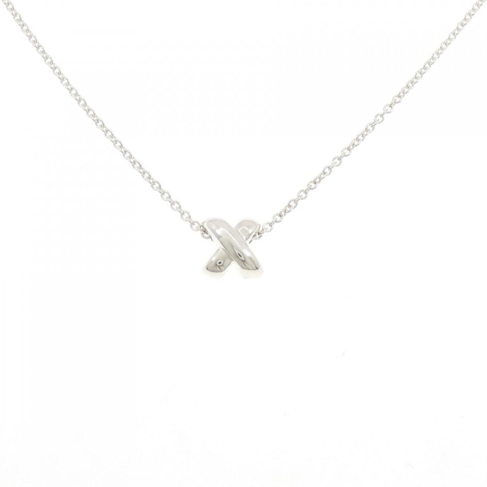Tiffany 925 Necklace: Tiffany 925 Necklace Tiffany 925 Necklace, crafted from high-quality silver with a pendant size of 8.6mm x 8.8mm, features a sleek and elegant design that complements any style. The necklace's silver