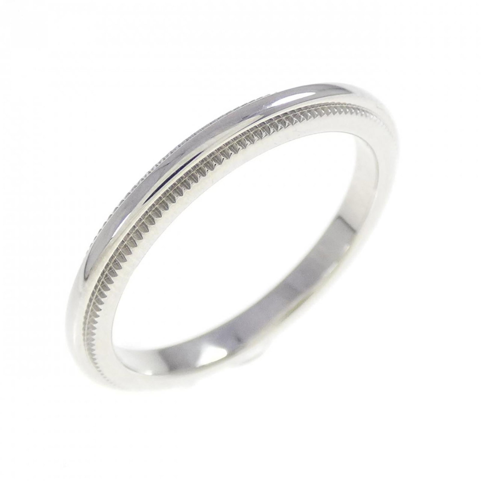 Tiffany platinum ring band: Tiffany platinum ring band Platinum band ring from Tiffany, featuring 950 platinum material and available in US size 3.5 and JP size 6.5. This elegant piece boasts a timeless design that complements