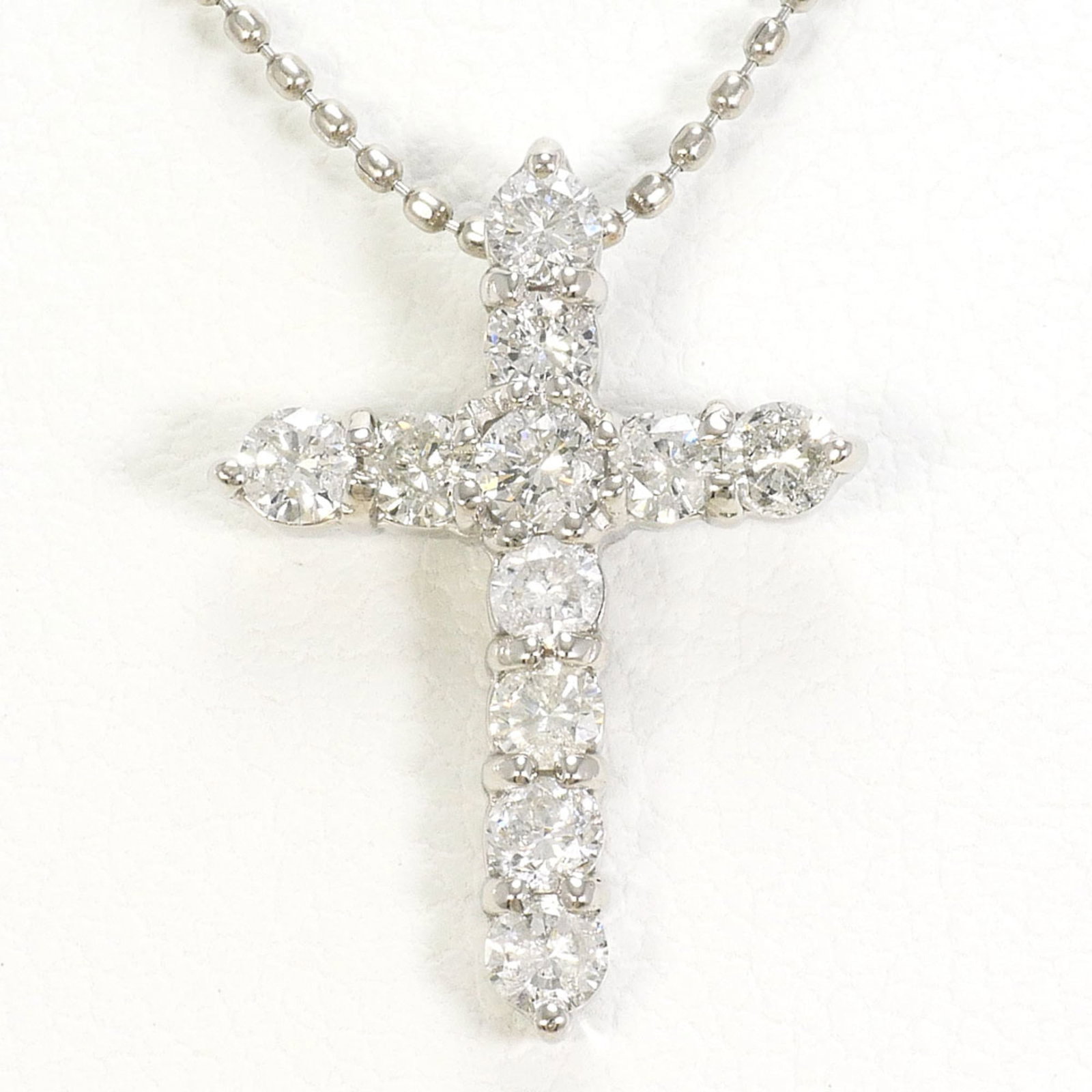 Pt850 Platinum/ Pt900 Necklace With 0.50 Ct Diamond Total Weight 3.0G 40Cm Like New Condition: Pt850 Platinum/ Pt900 Necklace With 0.50 Ct Diamond Total Weight 3.0G 40Cm Like New Condition Platinum/ Pt850 Necklace with 0.50 Ct Diamond Total Weight 3.0G, featuring a total weight of 3g and a
