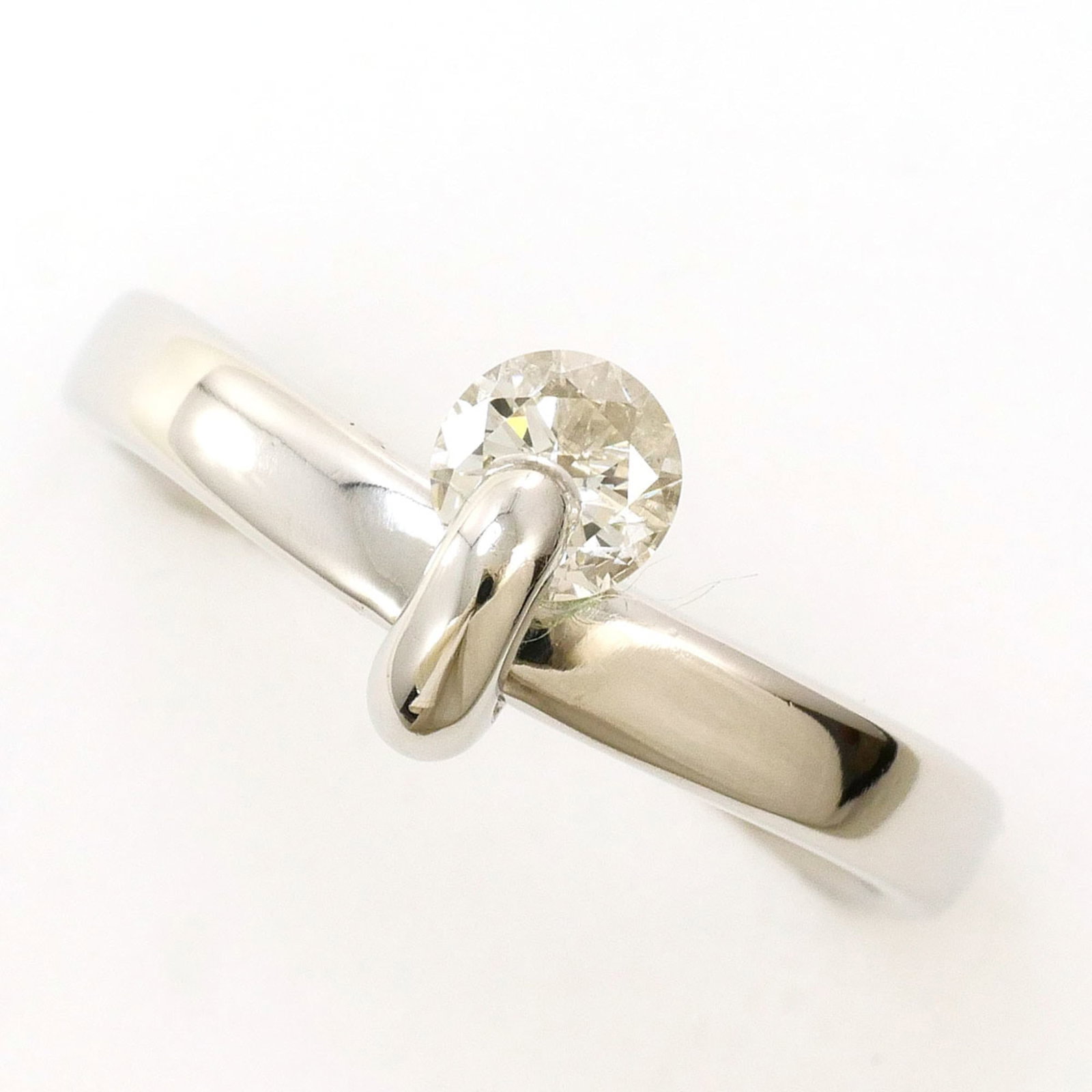 Ring Band Platinum Unbranded 900: Ring Band Platinum Unbranded 900 This platinum band ring features a diamond stone, weighing 0.346 carats, set in a sturdy 8mm wide band made from high-quality platinum metal. The ring is available in