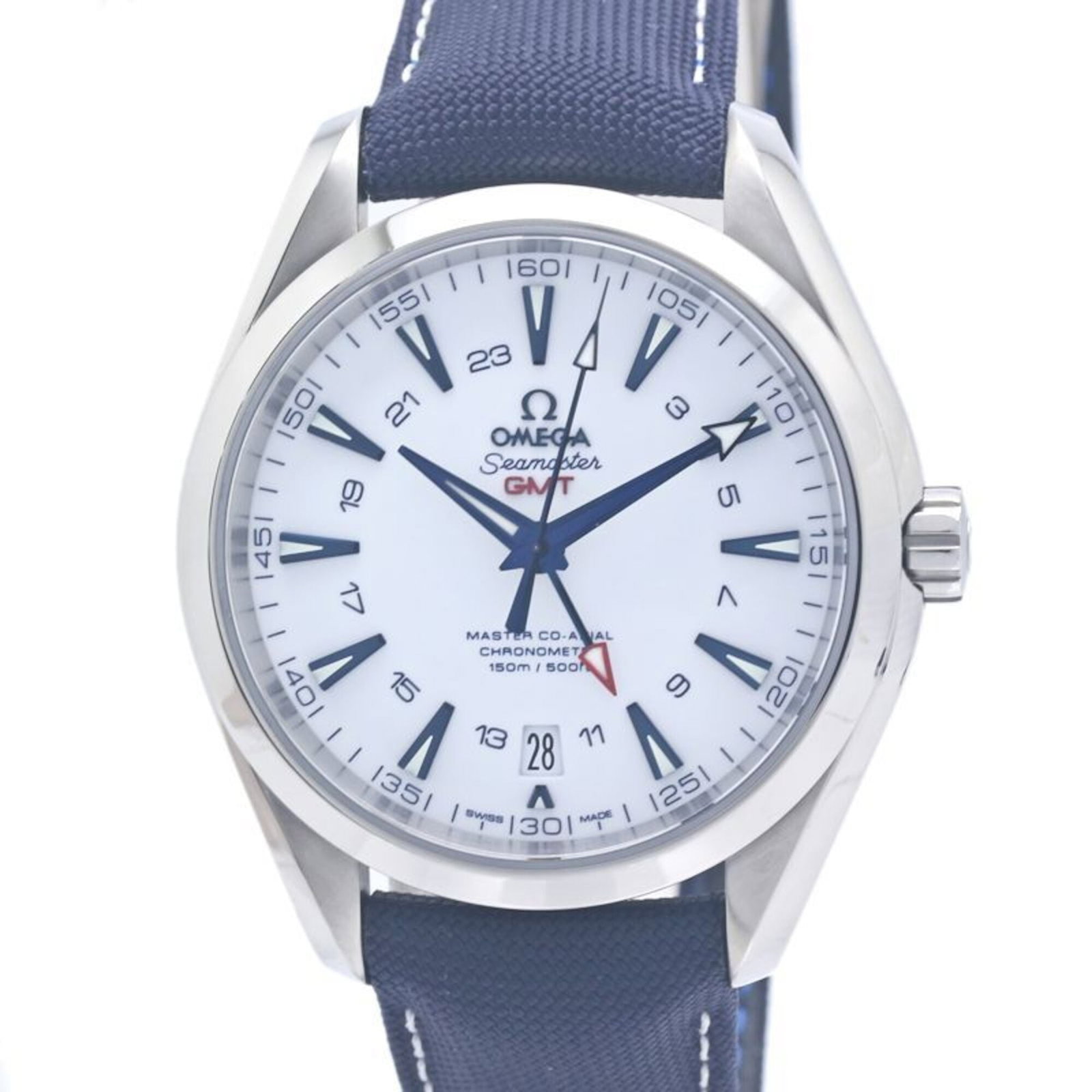Wristwatch of Omega: Wristwatch of Omega Titanium case, white dial, and self-winding automatic movement make for a sleek and functional timepiece. The 43mm diameter and 21cm wrist size ensure a comfortable fit for most