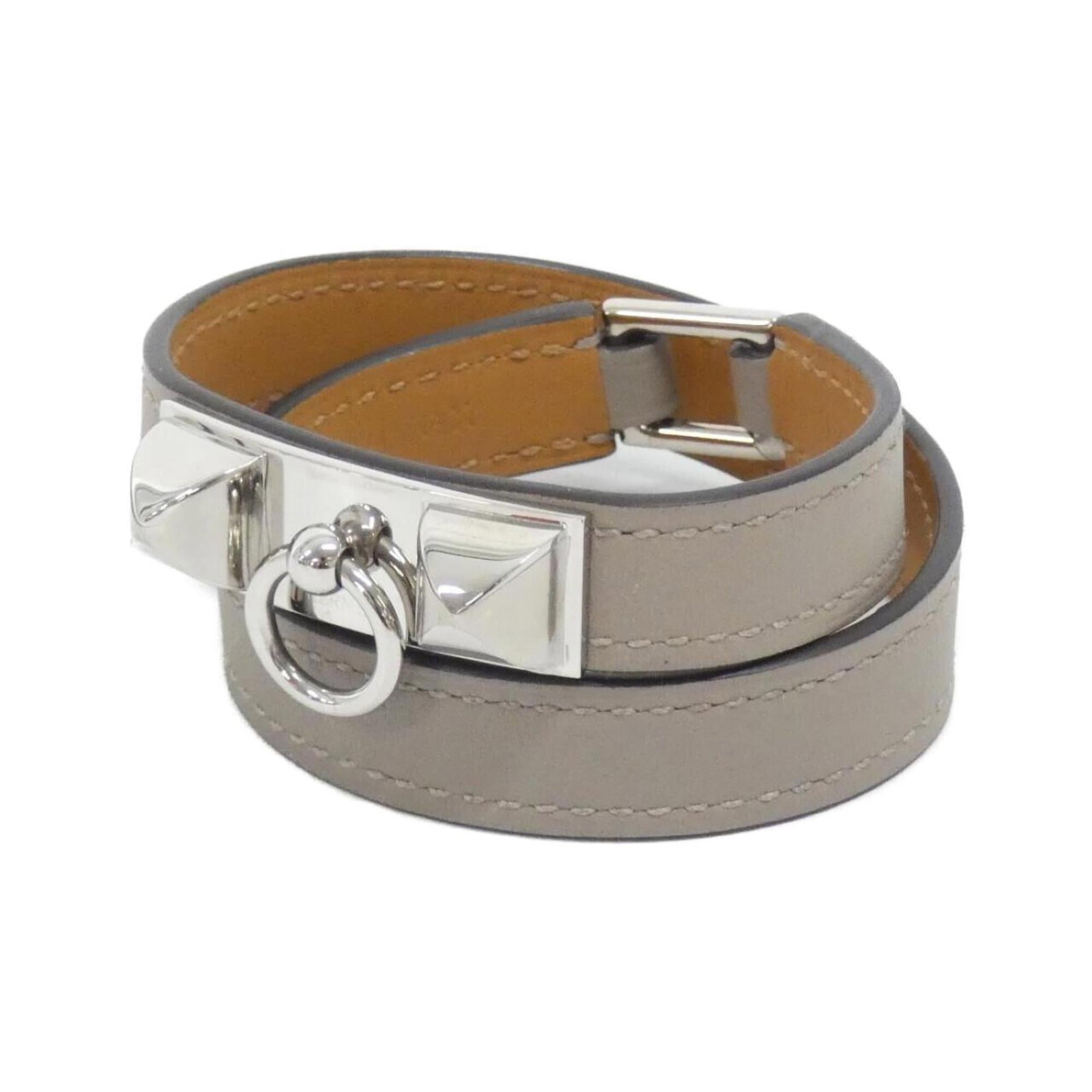 Swift Leather Charm Hermes Bracelet: Swift Leather Charm Hermes Bracelet Swift leather charm from Hermes adds a touch of elegance to any outfit with its Gris Tourterelle color and T2 size. This compact charm bracelet features a width of