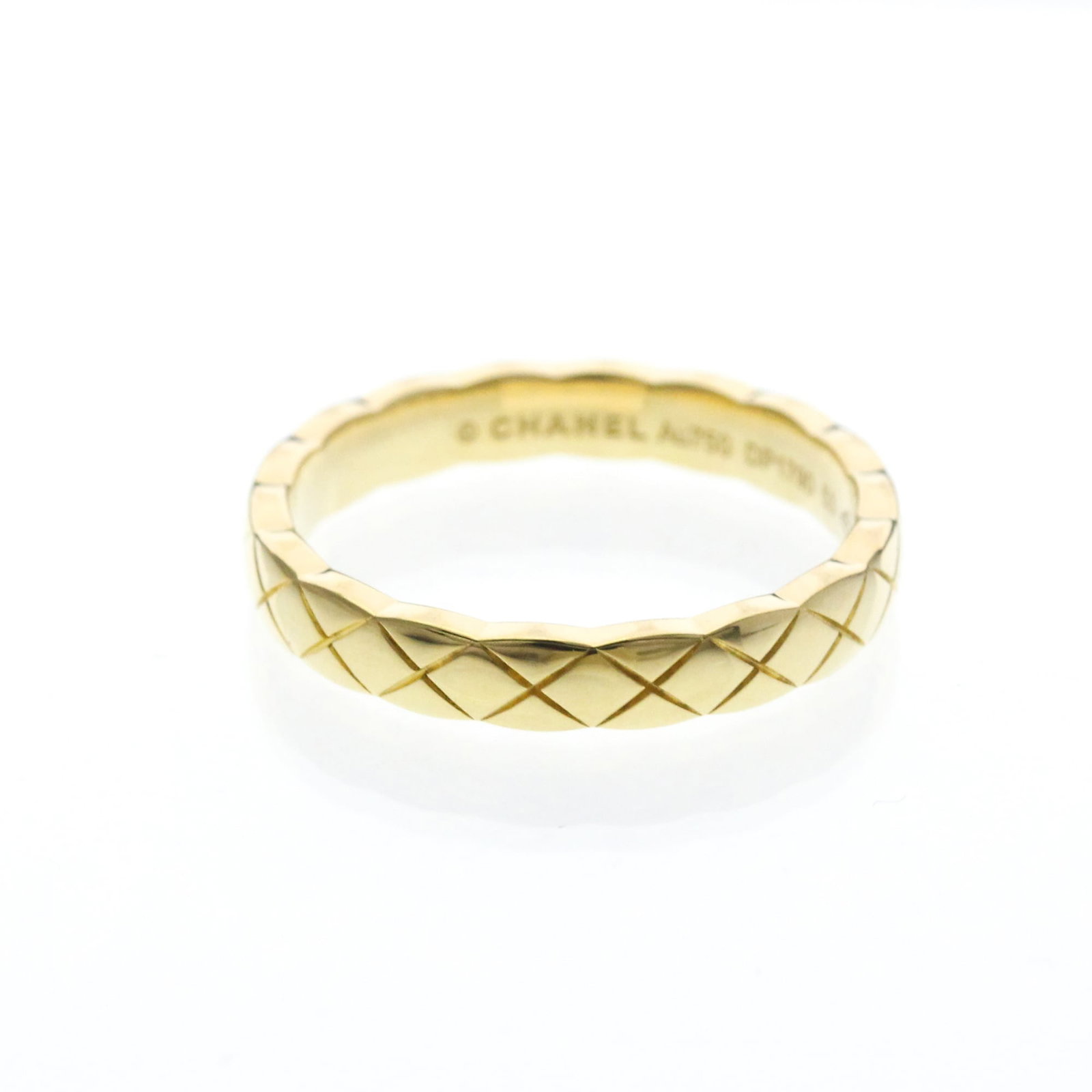 Yellow Gold 18K Chanel Band Ring: Yellow Gold 18K Chanel Band Ring Yellow gold 18K Chanel band ring with sleek, minimalist design and durable construction. This fashion-forward piece features a sturdy width of 3.2mm and weighs 10g,