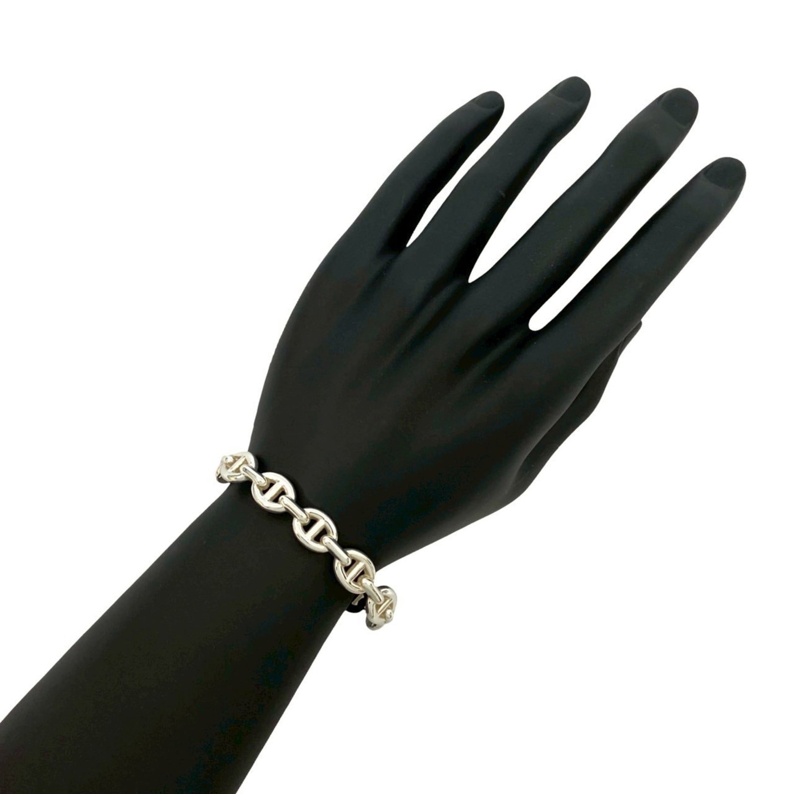 Hermes Bangle Silver 925: Hermes Bangle Silver 925 Silver 925 bangle from Hermes, measuring 16.5cm in length, crafted with high-quality silver material. This elegant bangle boasts a sleek design and sophisticated style,