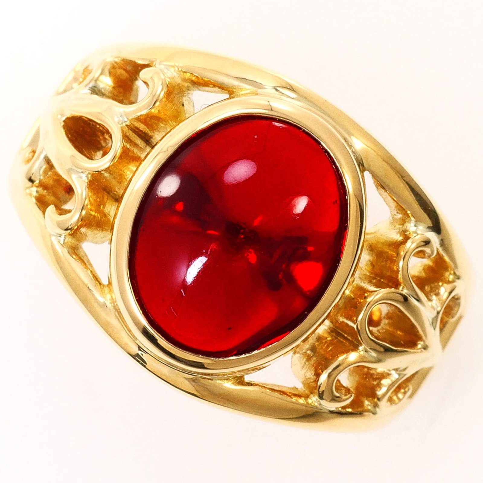 Unbranded Band Ring Yellow Gold (18K): Unbranded Band Ring Yellow Gold (18K) Yellow gold band ring with an 18K metal composition, featuring a US size 5 and JP size 9 fit. Weighing in at 8.6g, this 13mm wide band showcases the natural
