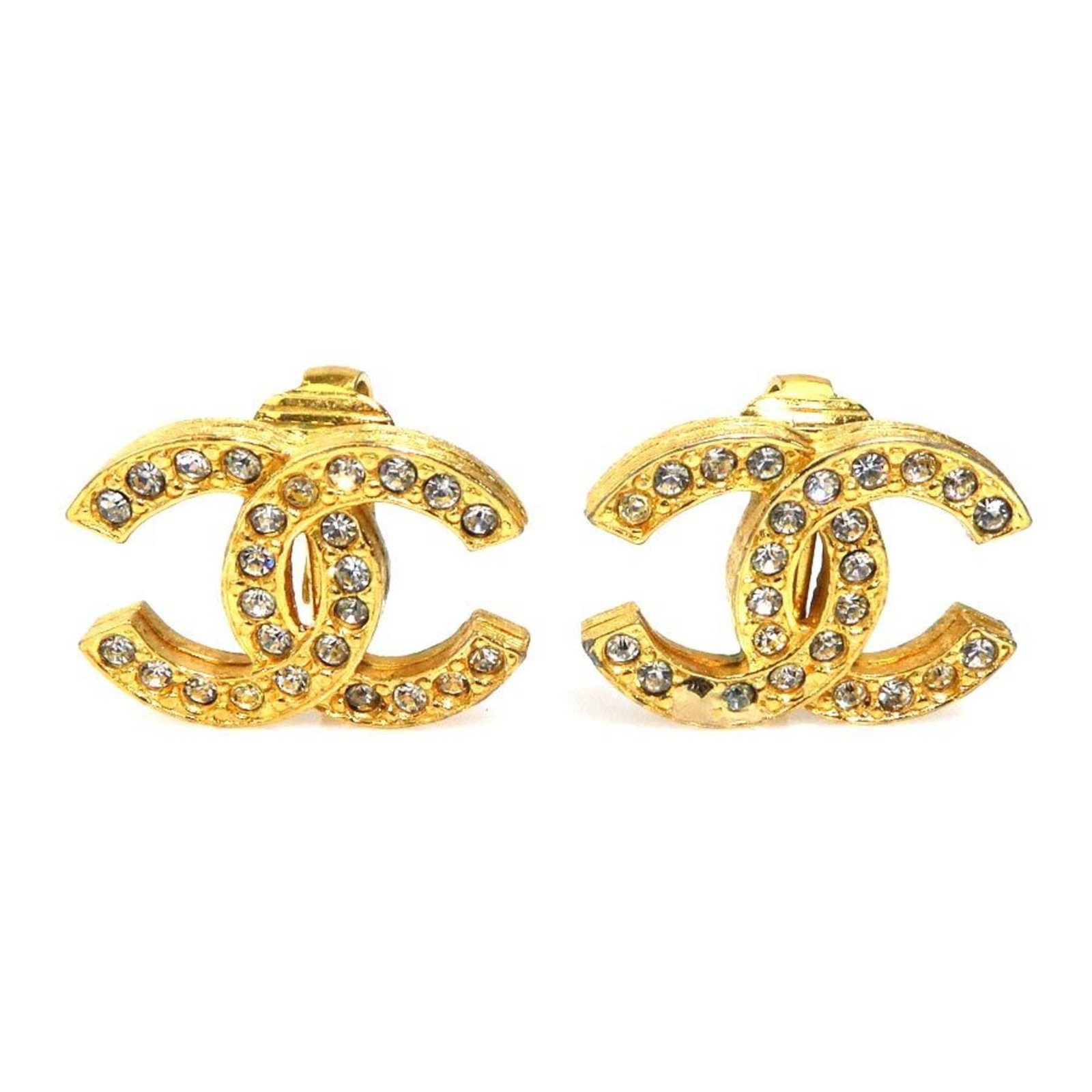 Metal clip earrings by Chanel: Metal clip earrings by Chanel Gold metal clip earrings by renowned luxury brand Chanel. Made from high-quality metal, these elegant earrings feature a sleek design with precise measurements of
