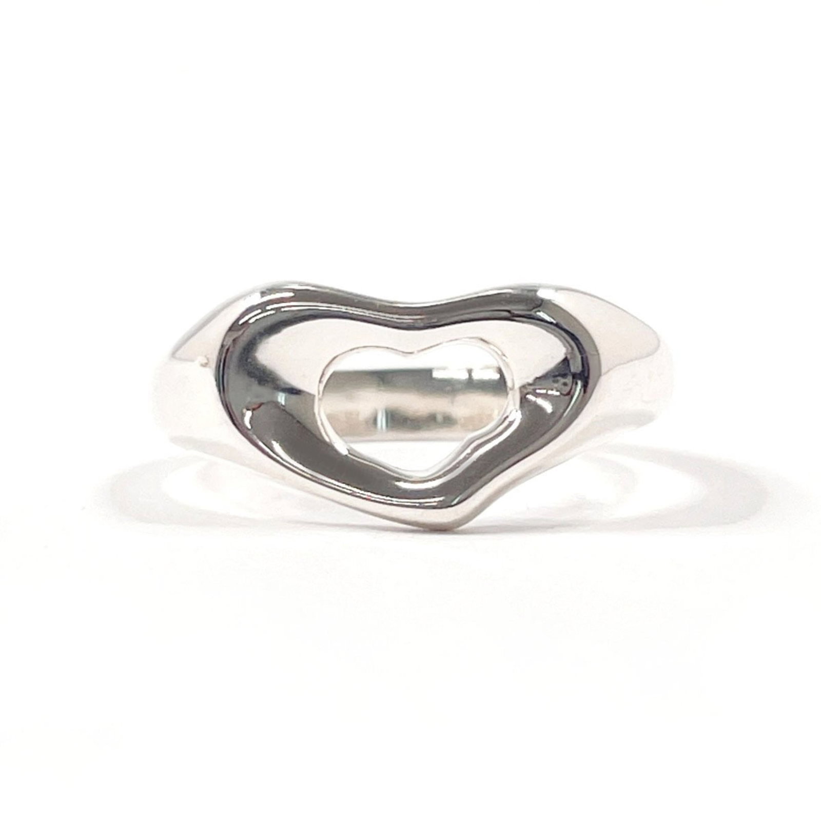 Silver 925 Tiffany Band Ring: Silver 925 Tiffany Band Ring Silver 925 Tiffany Band Ring. This elegant band ring boasts sterling silver construction and a classic design, available in US size 6 and Japanese size 11. Made from