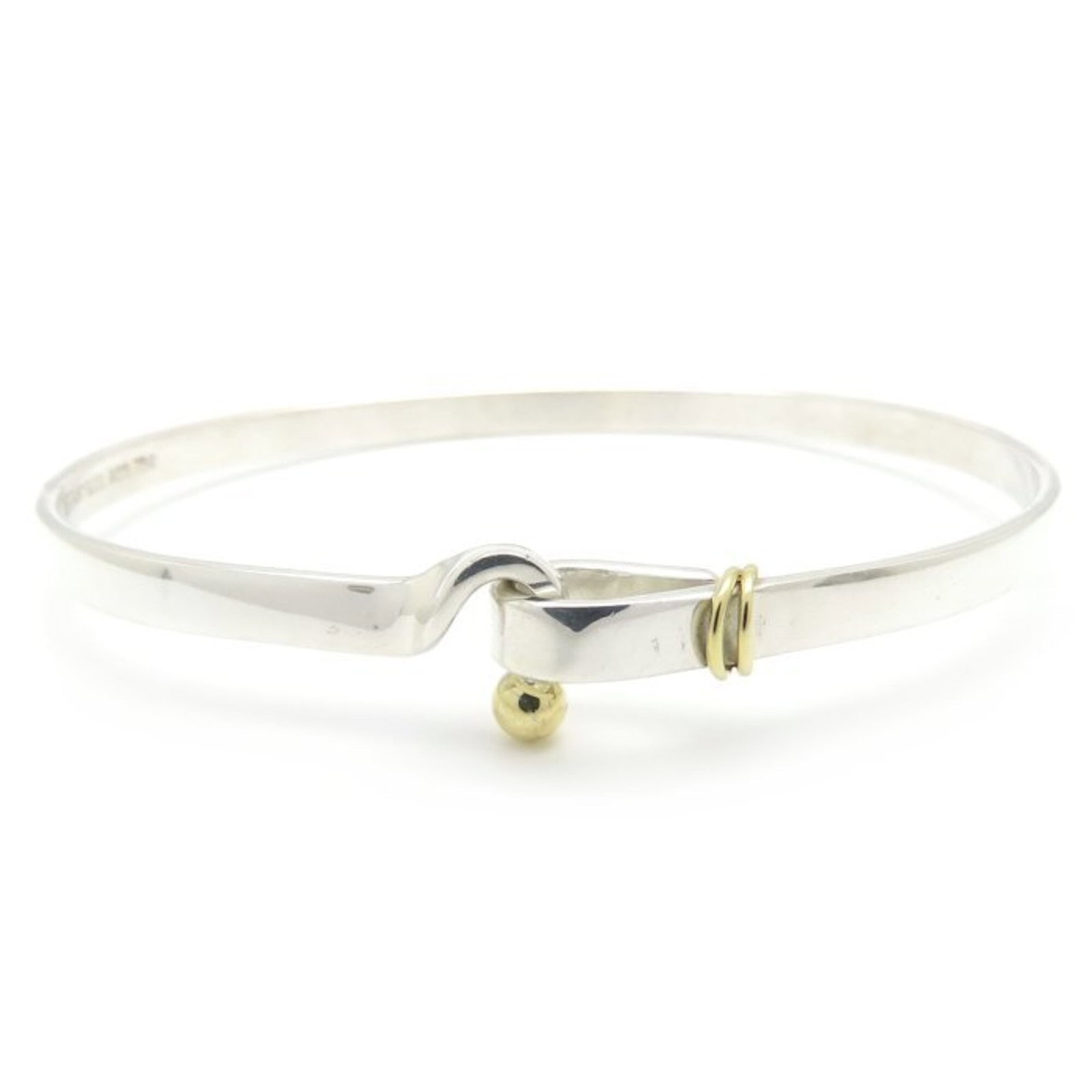 Tiffany Bangle Silver 925 Yellow Gold (18K): Tiffany Bangle Silver 925 Yellow Gold (18K) Silver 925, Yellow gold (18K) construction provides durability and a touch of luxury. This 18cm bangle features a hook closure for secure wear. The item's