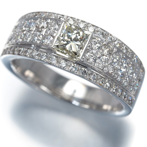 Yellow &Clear Diamond 0.560Ct/ 0.67Ct Princess-Cut Ring 18K 750 White Gold: Yellow &Clear Diamond 0.560Ct/ 0.67Ct Princess-Cut Ring 18K 750 White Gold Yellow and clear diamonds come together in this stunning 18k white gold princess-cut ring, featuring two stones totaling