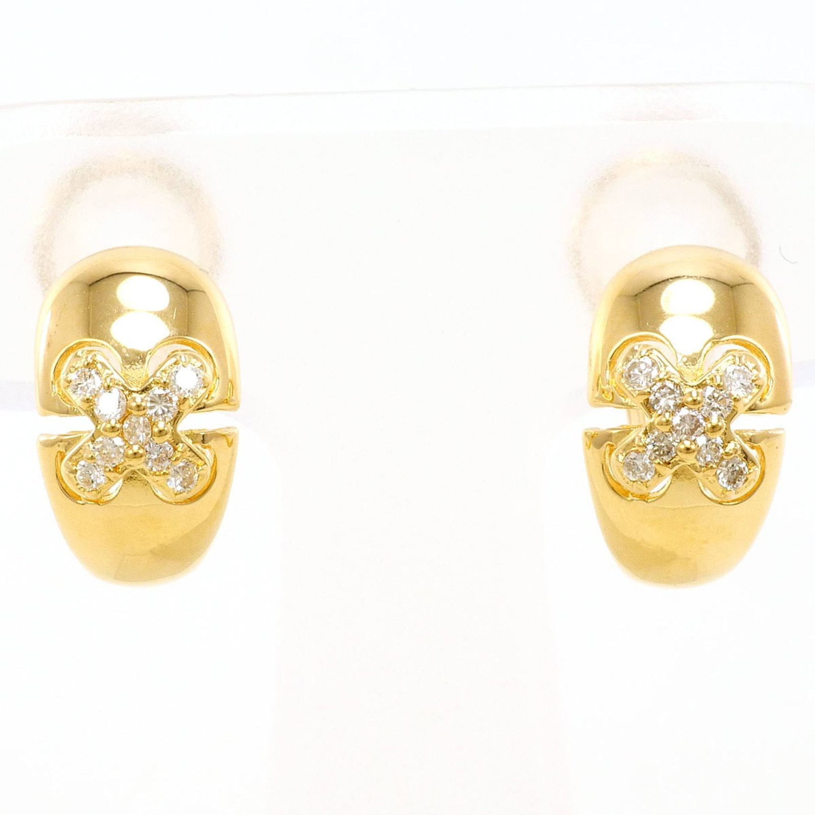 Unbranded clip earrings yellow gold 18k: Unbranded clip earrings yellow gold 18k Yellow gold clip earrings with a 0.09 carat diamond feature, weighing in at 3.6g / 0.12oz, are made from 18K metal. The item bears a signature but no further