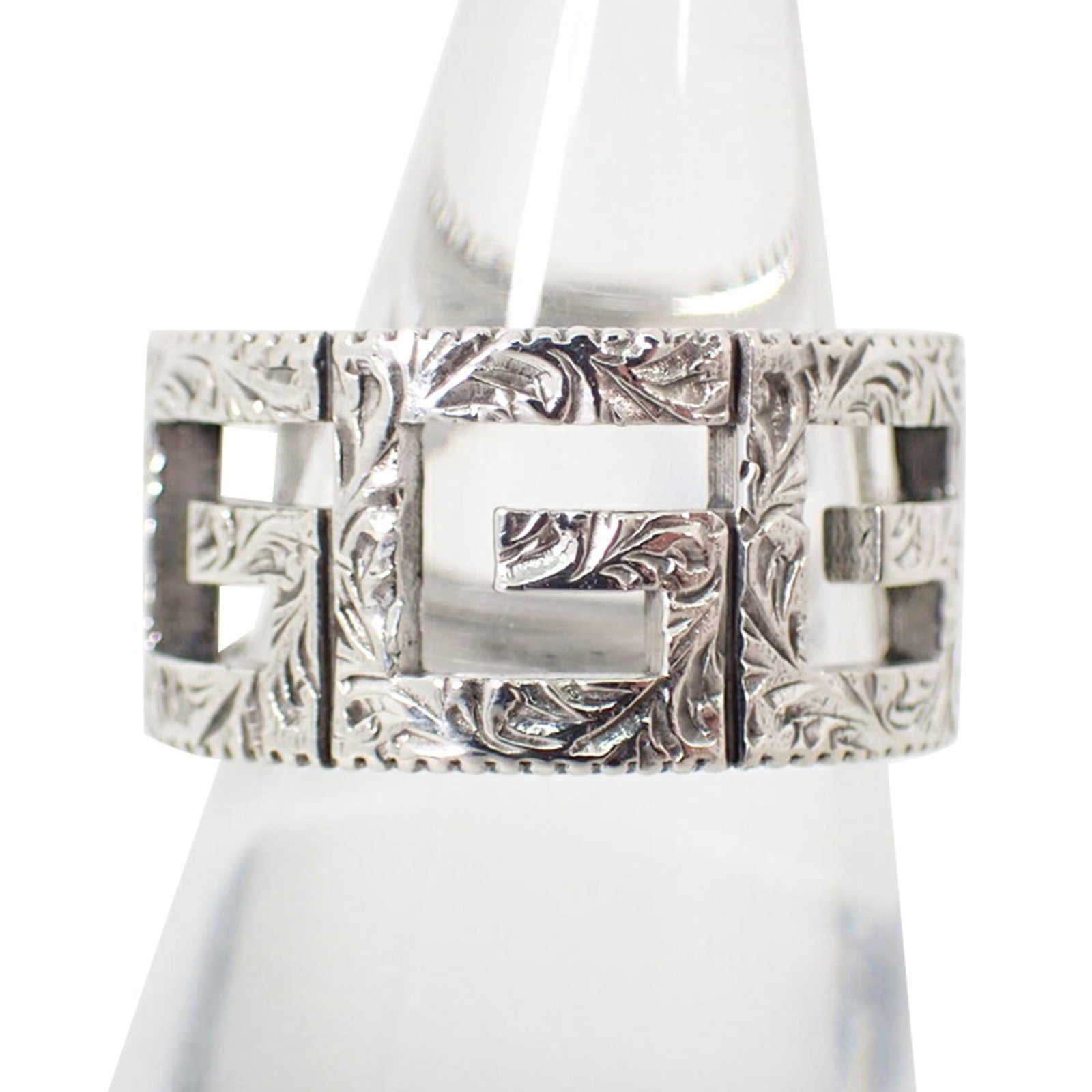 Sterling Silver 925 Ring By Gucci: Sterling Silver 925 Ring By Gucci Sterling silver 925 ring by Gucci features a sleek band design, showcasing the luxury brand's signature style. Made from high-quality sterling silver, this ring