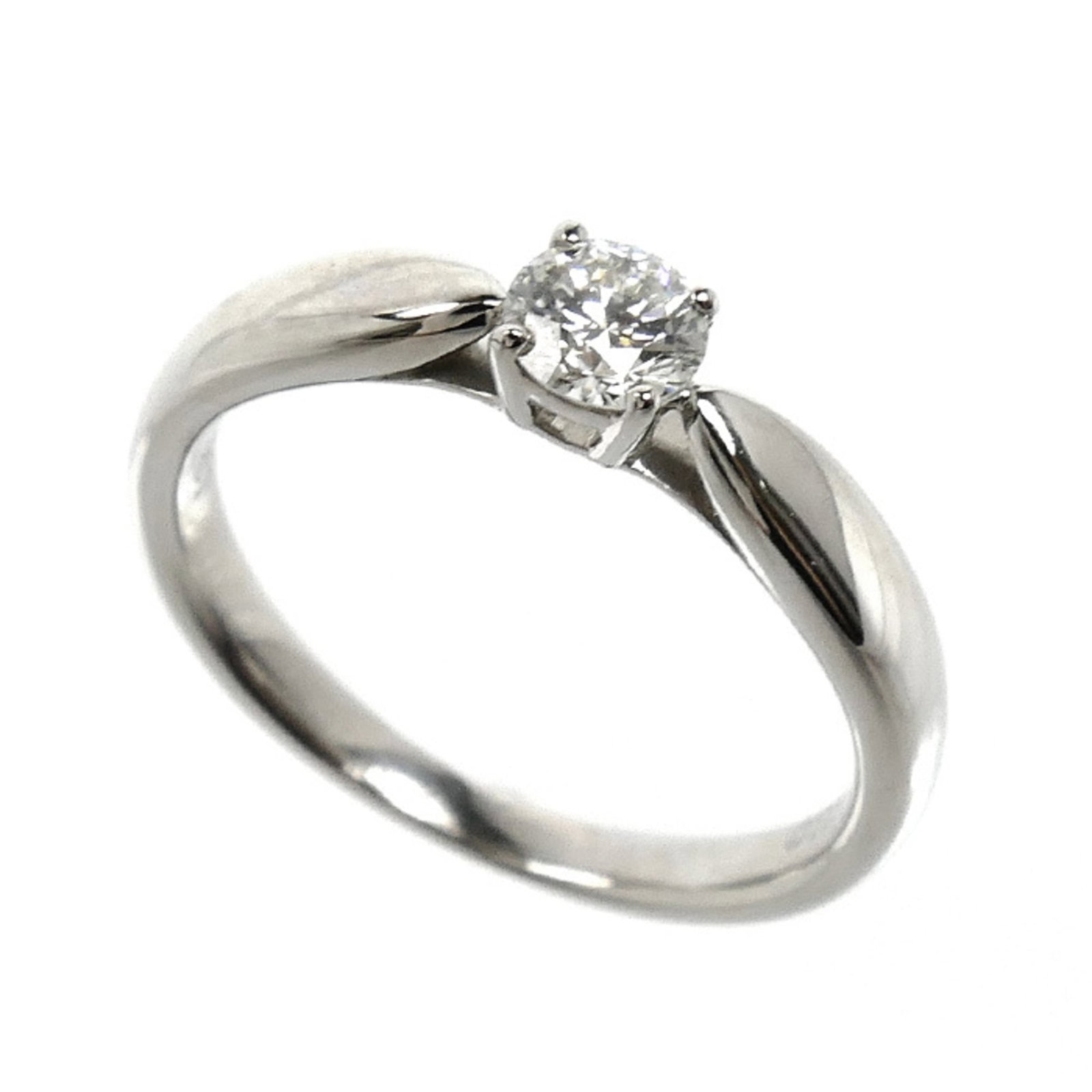Tiffany platinum ring band: Tiffany platinum ring band Tiffany platinum ring band with a diamond stone, crafted from high-quality platinum. This elegant band boasts a classic design and features a signature from the artist. A