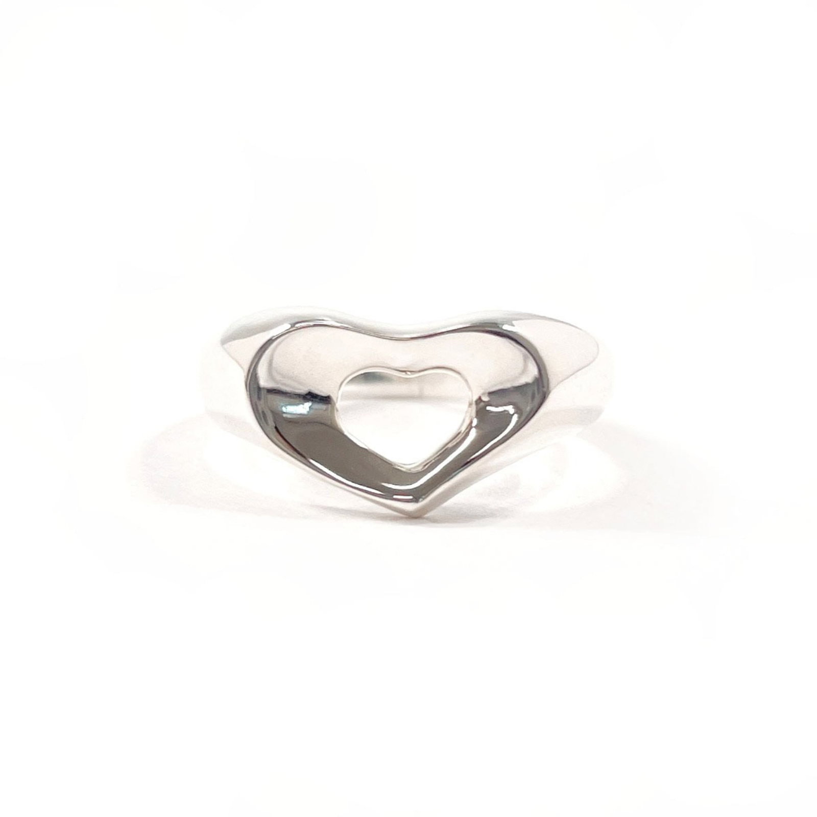 Silver 925 Tiffany Band Ring: Silver 925 Tiffany Band Ring Silver 925 Tiffany Band Ring - A sleek and modern band ring made from high-quality silver, featuring the iconic Tiffany brand. This US size 5.5 ring also fits Japanese