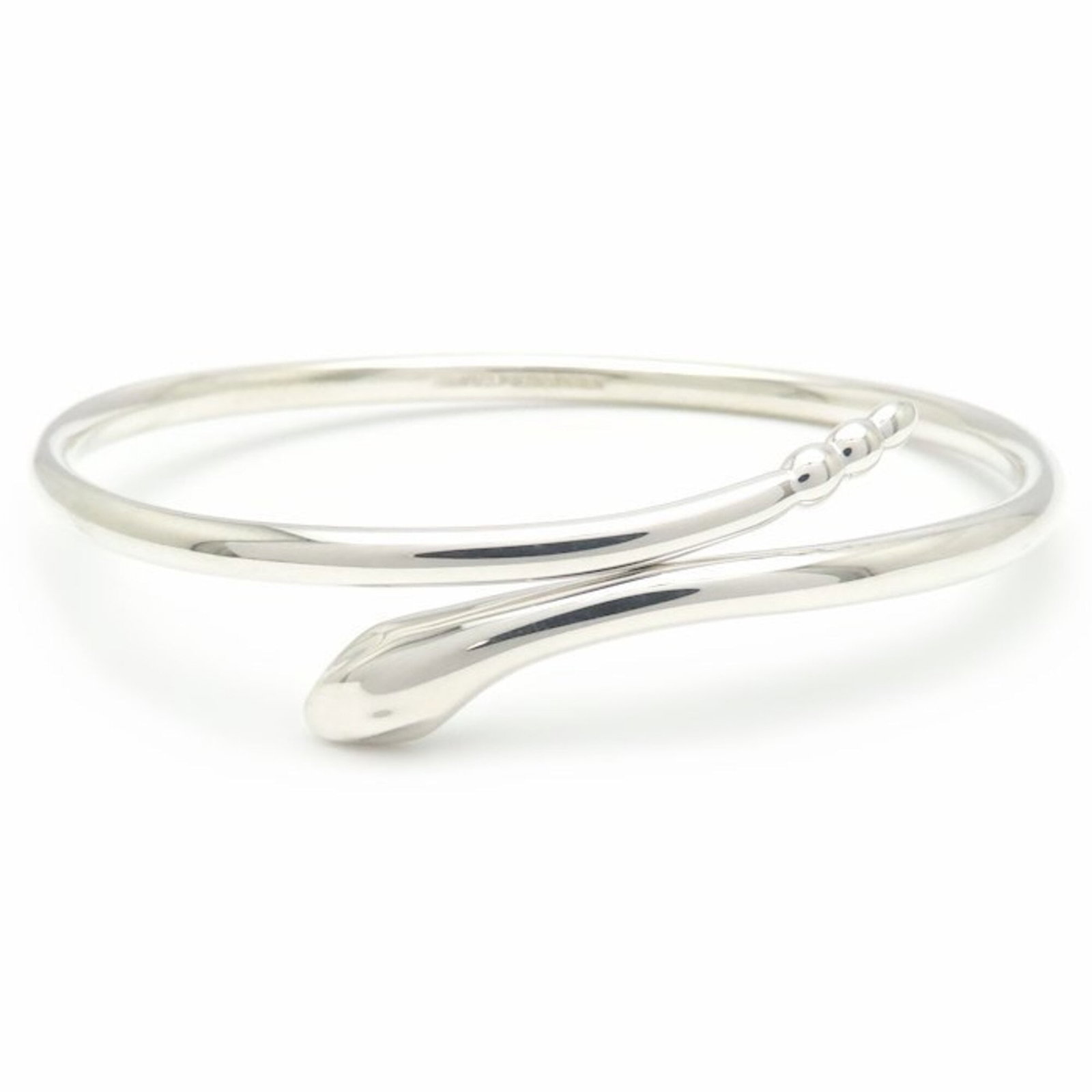 Silver Tiffany Bangle 925: Silver Tiffany Bangle 925 Silver Tiffany Bangle 925 - A stunning silver bangle from the iconic brand, featuring a sleek design and high-quality craftsmanship. Made from sterling silver (925), this ban