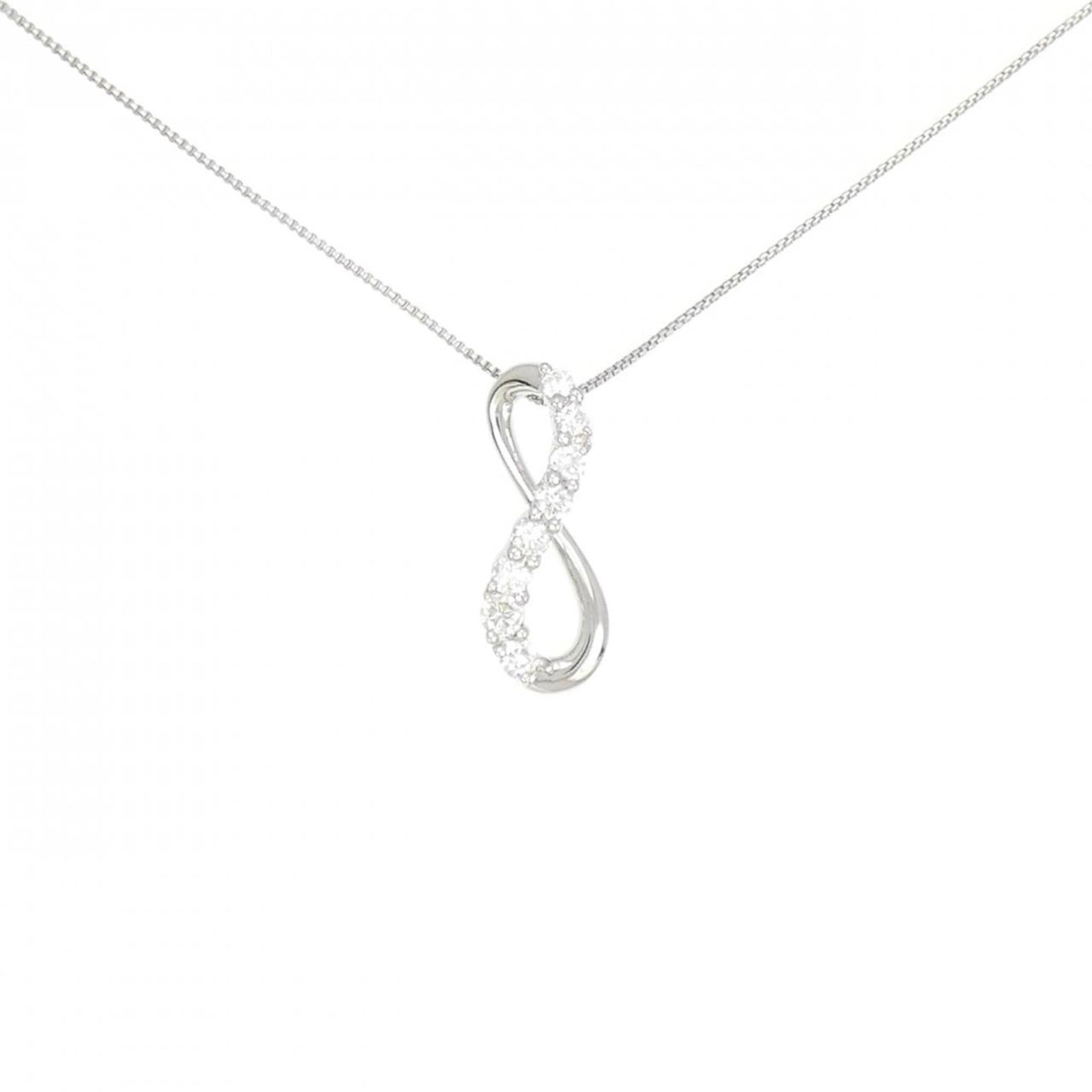 Vendome Diamond Necklace 0.28Ct: Vendome Diamond Necklace 0.28Ct Platinum pendant featuring a 0.28 carat diamond, measuring 18.6mm x 7.2mm, suspended from a silver chain with a 41 cm circumference. The necklace boasts a sleek design