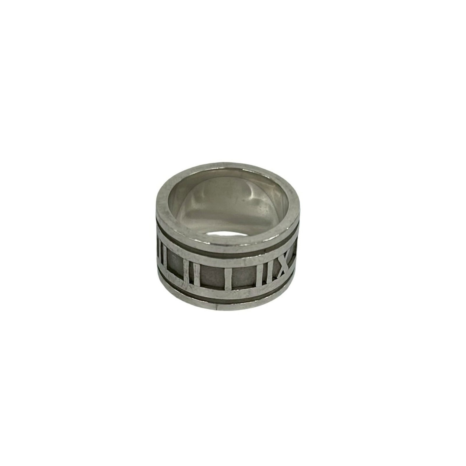 Silver 925 Tiffany Band Ring: Silver 925 Tiffany Band Ring Silver 925 Tiffany Band Ring features a sleek and modern design, crafted from high-quality silver material. Available in US size 6 and Japanese size 11, this band ring