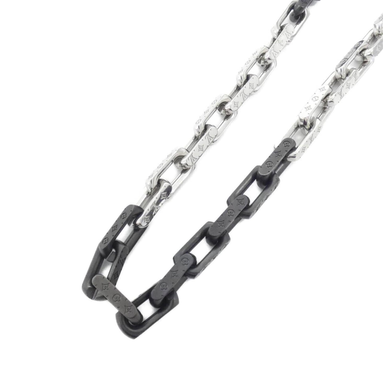 Monogram Chain Necklace Louis Vuitton: Monogram Chain Necklace Louis Vuitton Monogram Chain Necklace from Louis Vuitton features a sleek black and silver design. The necklace boasts a classic monogram pattern, a timeless style staple from 