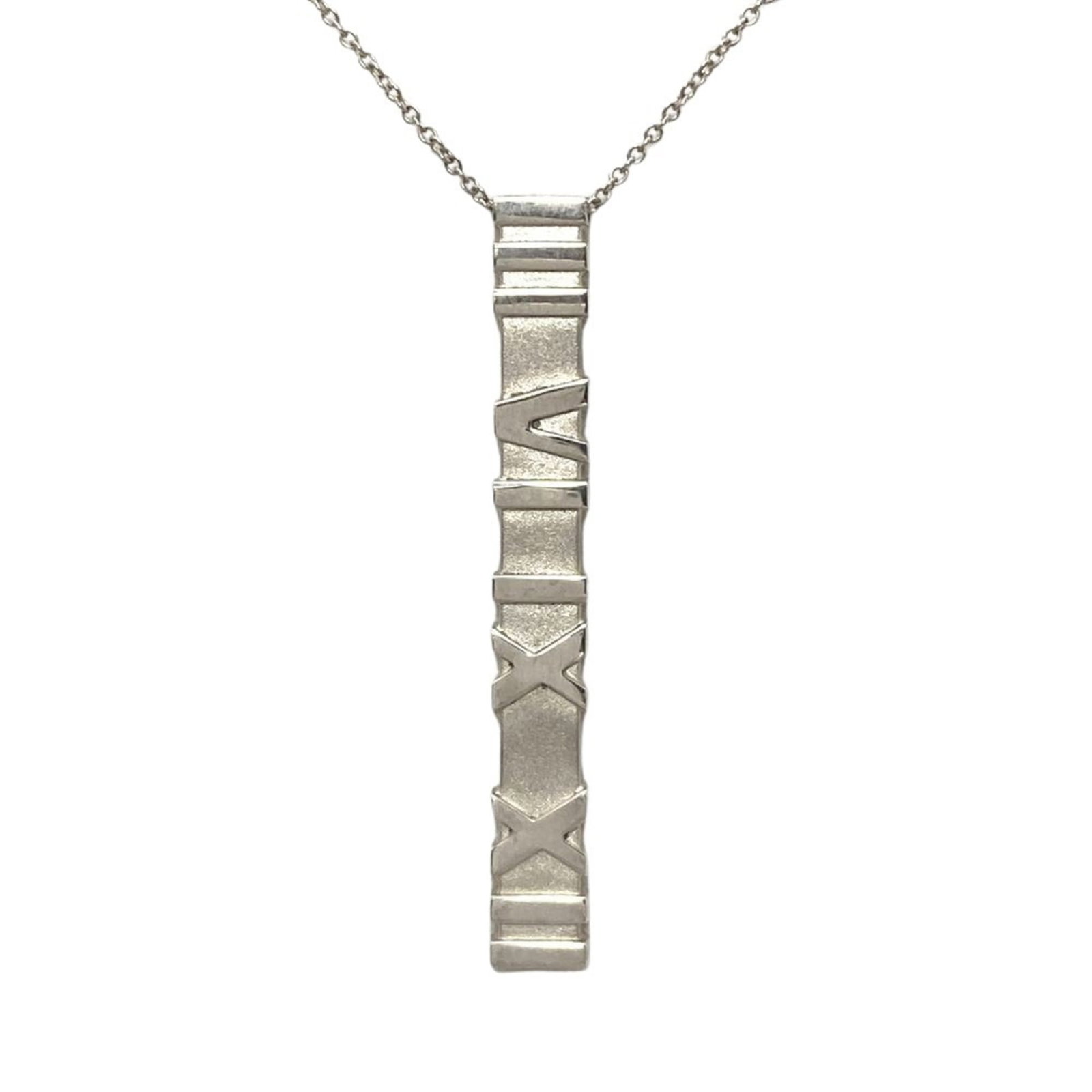 Tiffany & Co. Atlas Bar Necklace Sv925 6.9G Silver Women'S: Tiffany & Co. Atlas Bar Necklace Sv925 6.9G Silver Women'S Tiffany & Co. Atlas Bar Necklace in sterling silver, featuring a 47mm x 6mm pendant and adjustable neck circumference for a comfortable fit. 