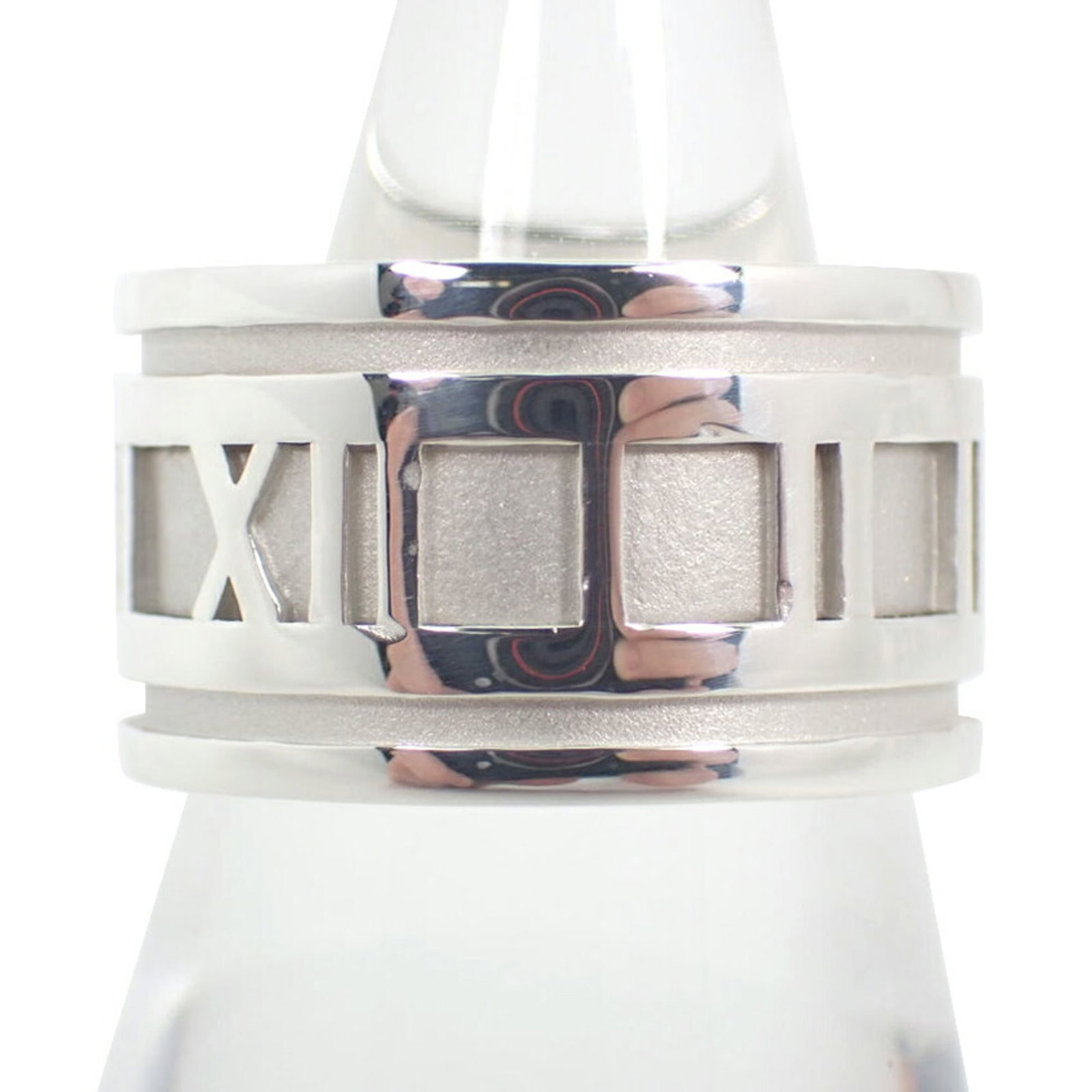 Sterling Silver Tiffany Band Ring 925: Sterling Silver Tiffany Band Ring 925 Sterling silver Tiffany band ring, crafted from high-quality material, features the brand's signature style. This women's ring boasts a classic design with a
