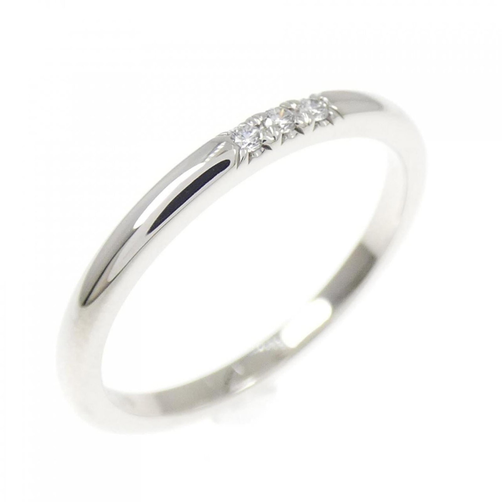 Tiffany platinum ring band: Tiffany platinum ring band Platinum band ring from Tiffany, featuring a diamond stone. Available in US size 5.5 and JP size 10, this piece showcases the luxury of platinum jewelry. Made with