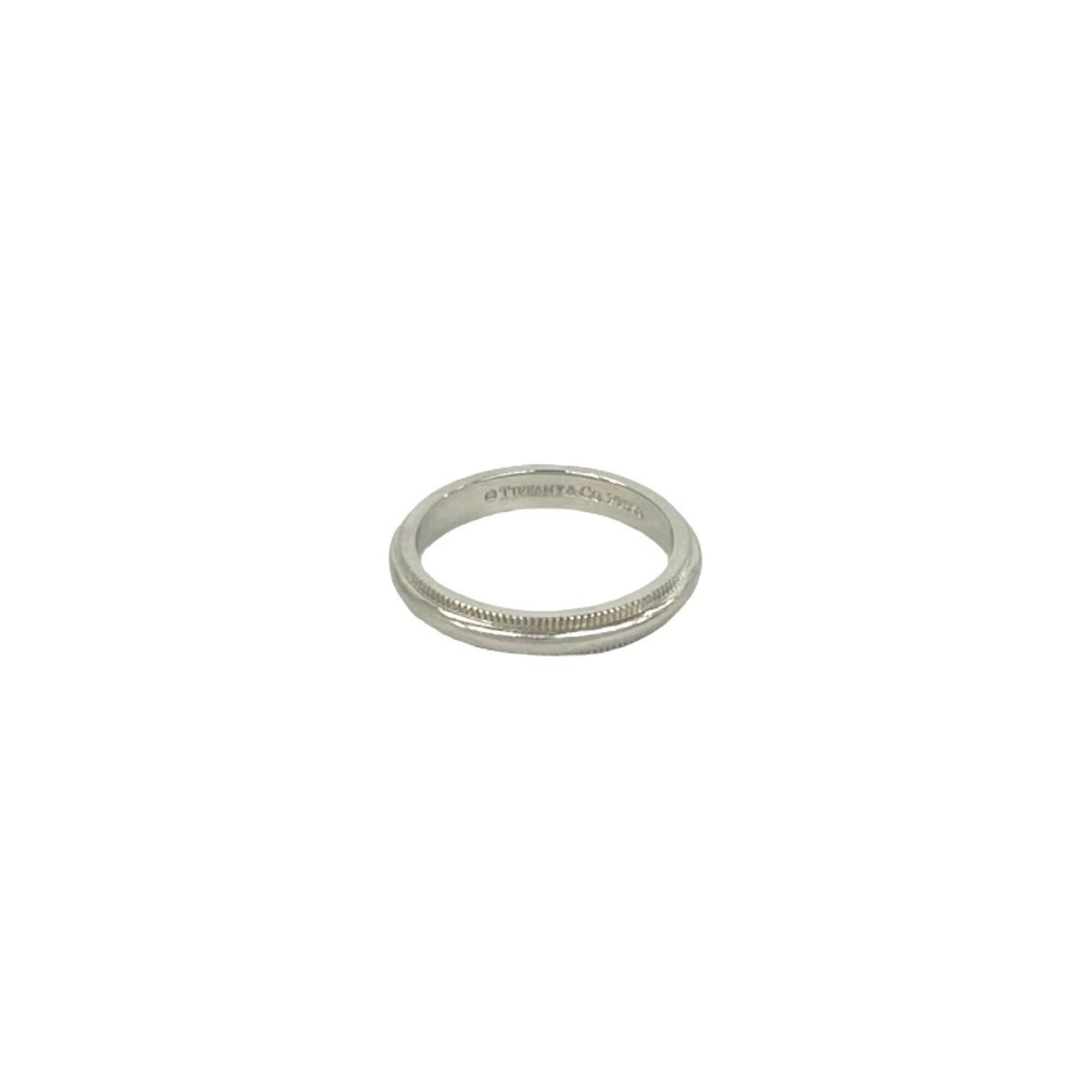 Tiffany platinum ring band: Tiffany platinum ring band Platinum ring band from Tiffany, featuring a silver finish and 950 platinum material. This Type Band ring is available in US Size 4.5 and JP Size 8, making it suitable for