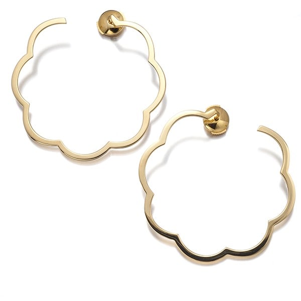 Chanel Earrings Camelia Hoop 18K 750 Yellow Gold: Chanel Earrings Camelia Hoop 18K 750 Yellow Gold 18K yellow gold hoop earrings featuring the iconic Camelia design, crafted from high-quality 750 gold for a luxurious feel. With no stone accenting