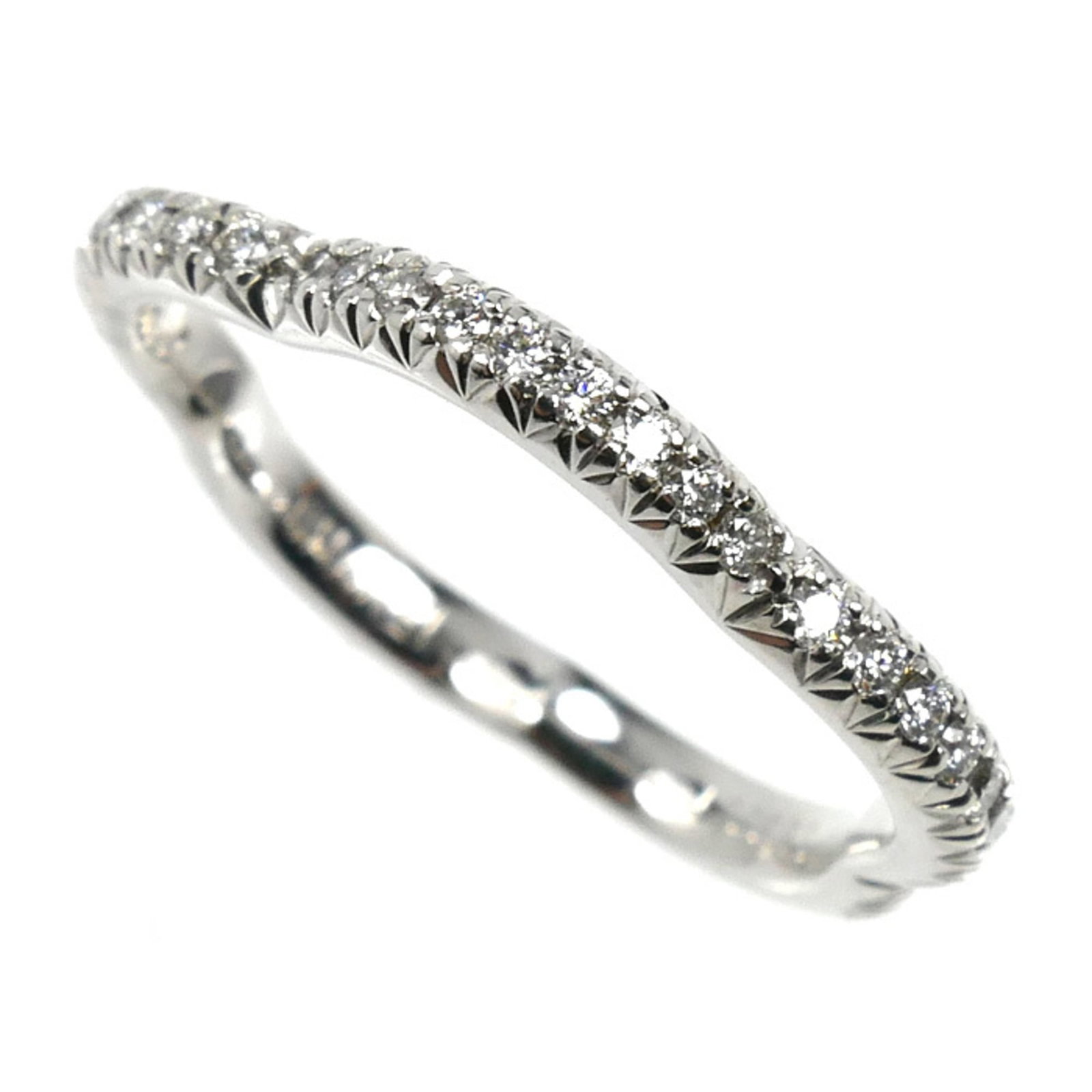 Chanel Band Ring White Gold (18K): Chanel Band Ring White Gold (18K) Chanel's iconic band ring in white gold (18K) boasts a sleek design, making it a timeless addition to any jewelry collection. This 48 US size, 4.5 band ring features