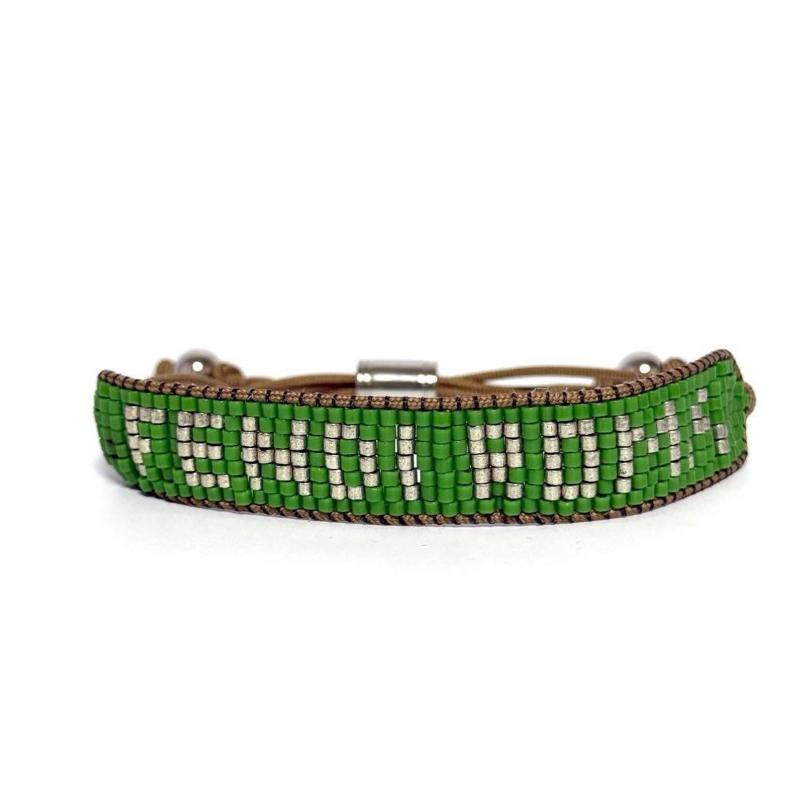 Metal Charm Fendi: Metal Charm Fendi Metal Charm Fendi bears a signature, a distinctive feature of the piece. This metal charm bracelet comes in various lengths and is packaged in a box for added convenience. With its