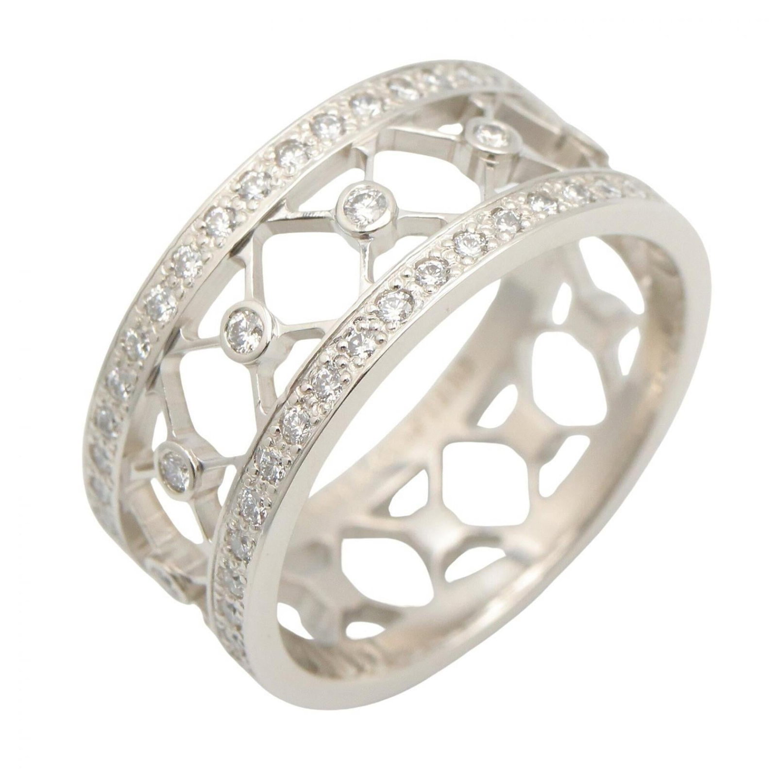 Tiffany platinum ring band: Tiffany platinum ring band Platinum ring band from Tiffany, featuring clear diamonds and silver accents. This elegant band boasts a sleek design with a US size 6.5 and JP size 12 fit. Made from