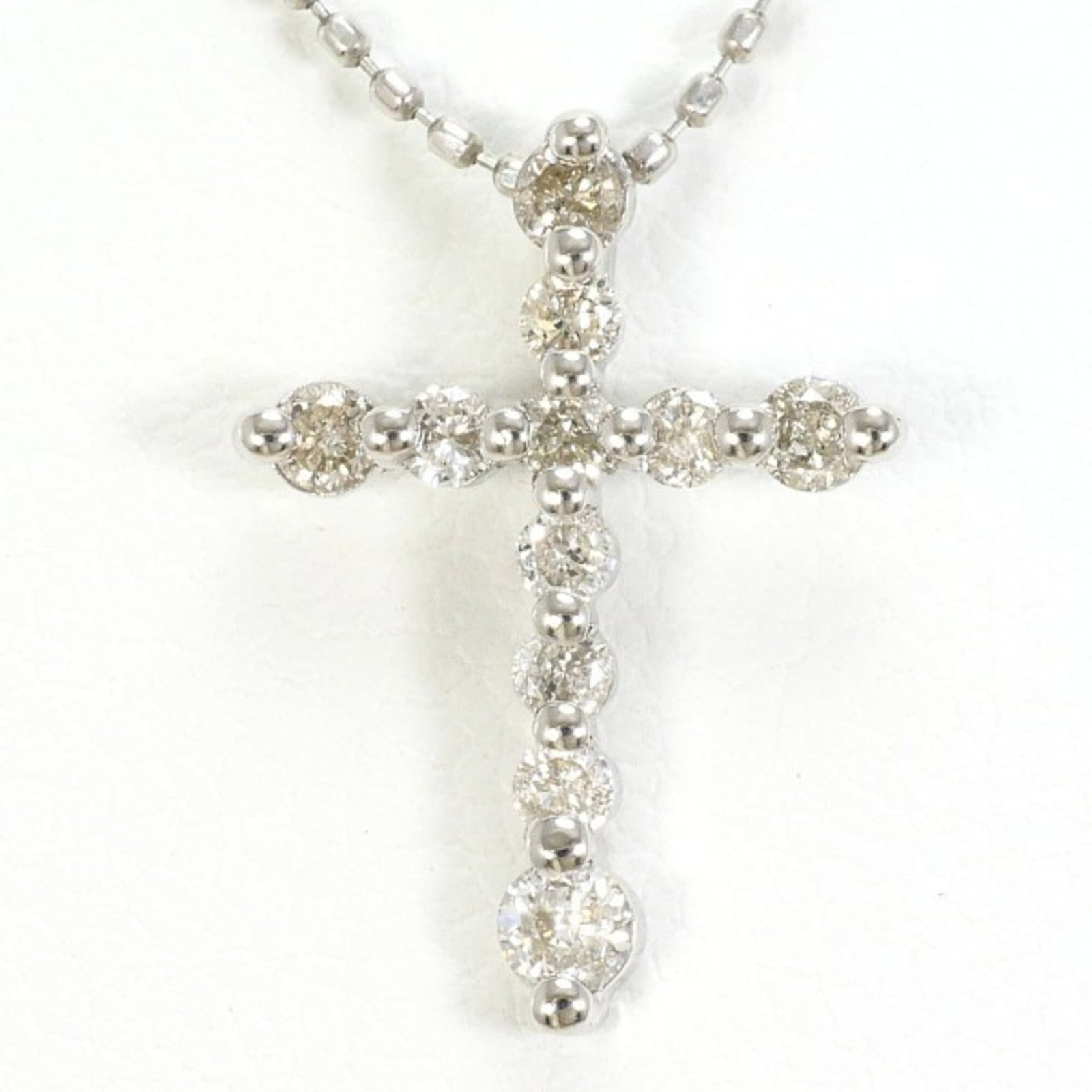 Platinum Pt850 necklace with 0.30ct diamond jewelry total weight approx 2.4g like new condition: Platinum Pt850 necklace with 0.30ct diamond jewelry total weight approx 2.4g like new condition Platinum Pt850 necklace with a total weight of 0.30ct diamond, weighing approximately 2.4g in like new