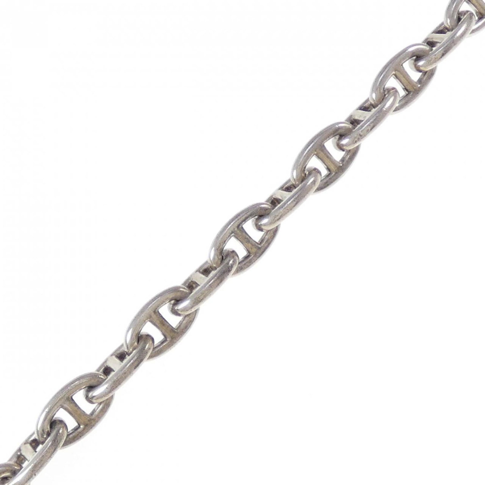 Hermes Charm: Hermes Charm Charm bracelet from the iconic Hermes Line, featuring a delicate 8mm width and weighing 35.1g, making it a stylish accessory for everyday wear. The Chaine d'Ancre charm bracelet boasts a 