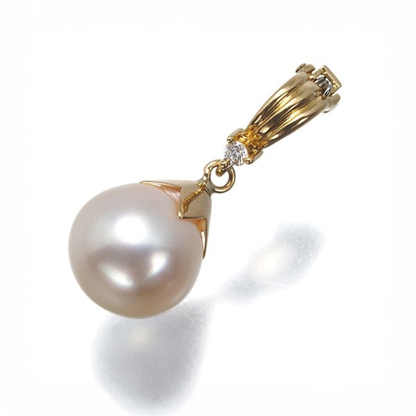 Tasaki Pendant Akoya Pearl 8.7Mm Diamond 0.01Ct Solitaire Charm 18K Yg: Tasaki Pendant Akoya Pearl 8.7Mm Diamond 0.01Ct Solitaire Charm 18K Yg 18k yellow gold pendant showcases an 8.7mm Akoya pearl and a 0.01ct diamond solitaire charm, expertly crafted to highlight the