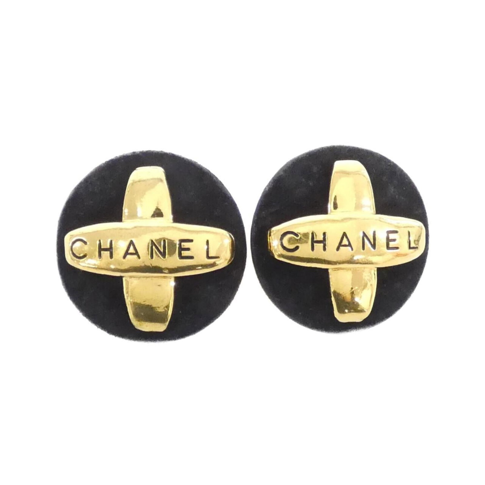 Clip earrings by Chanel: Clip earrings by Chanel Clip earrings by Chanel, featuring a sleek black and gold design. Made from high-quality materials, these earrings boast a sophisticated 45mm x 45mm size. The classic clip-on s