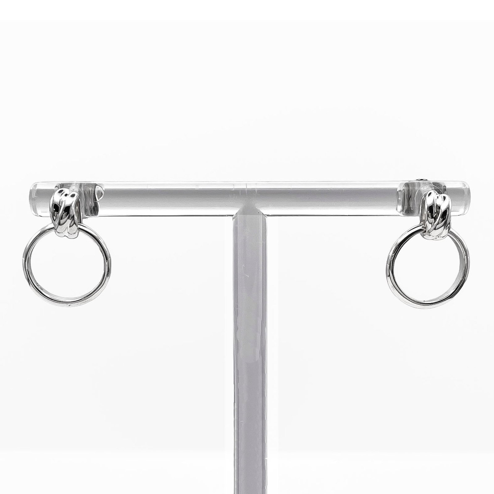 Tiffany Stud Earrings Silver 925: Tiffany Stud Earrings Silver 925 Silver 925 stud earrings from Tiffany, featuring a sleek and modern design. Made with high-quality silver, these earrings are durable and long-lasting. With their clas
