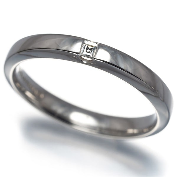 Tiffany&Co. Ring Diamond Satin Finish Baguette-Cut Wedding Band Pt 950: Tiffany&Co. Ring Diamond Satin Finish Baguette-Cut Wedding Band Pt 950 Tiffany&Co. Ring Diamond Satin Finish Baguette-Cut Wedding Band Pt 950 - A Timeless Platinum Wedding Band.This exquisite