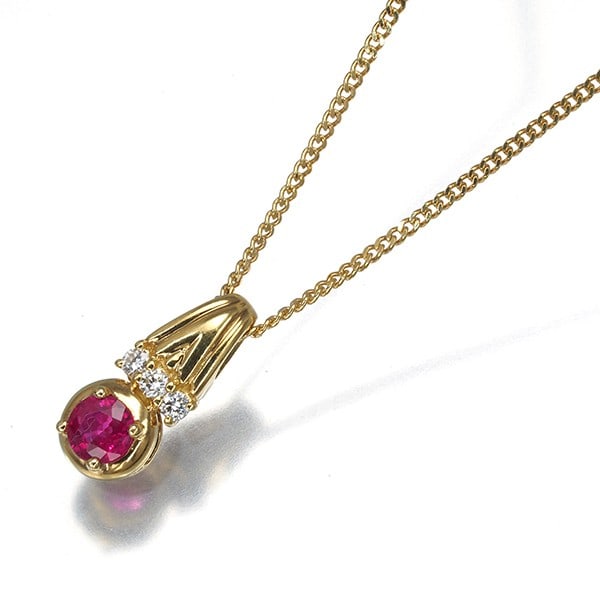 Christian Dior Necklace Diamond Ruby in 18K Yellow Gold: Christian Dior Necklace Diamond Ruby in 18K Yellow Gold 18K Yellow Gold Necklace with Natural Ruby and Diamond Pendant. This exquisite Christian Dior necklace showcases a stunning ruby and diamond
