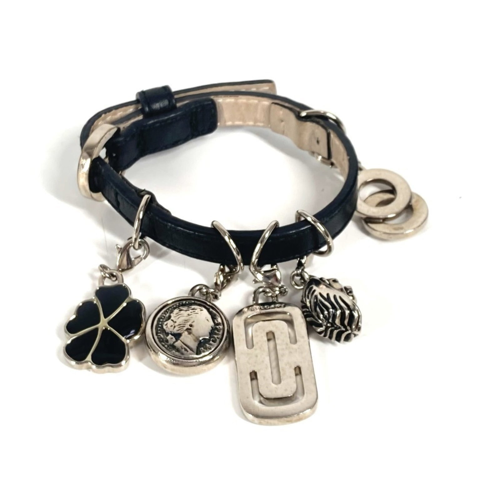 Bvlgari Bangle Leather: Bvlgari Bangle Leather Black leather bangle from Bvlgari, measuring 23cm in length. This sleek and sophisticated accessory features high-quality materials and a classic design that exudes luxury.