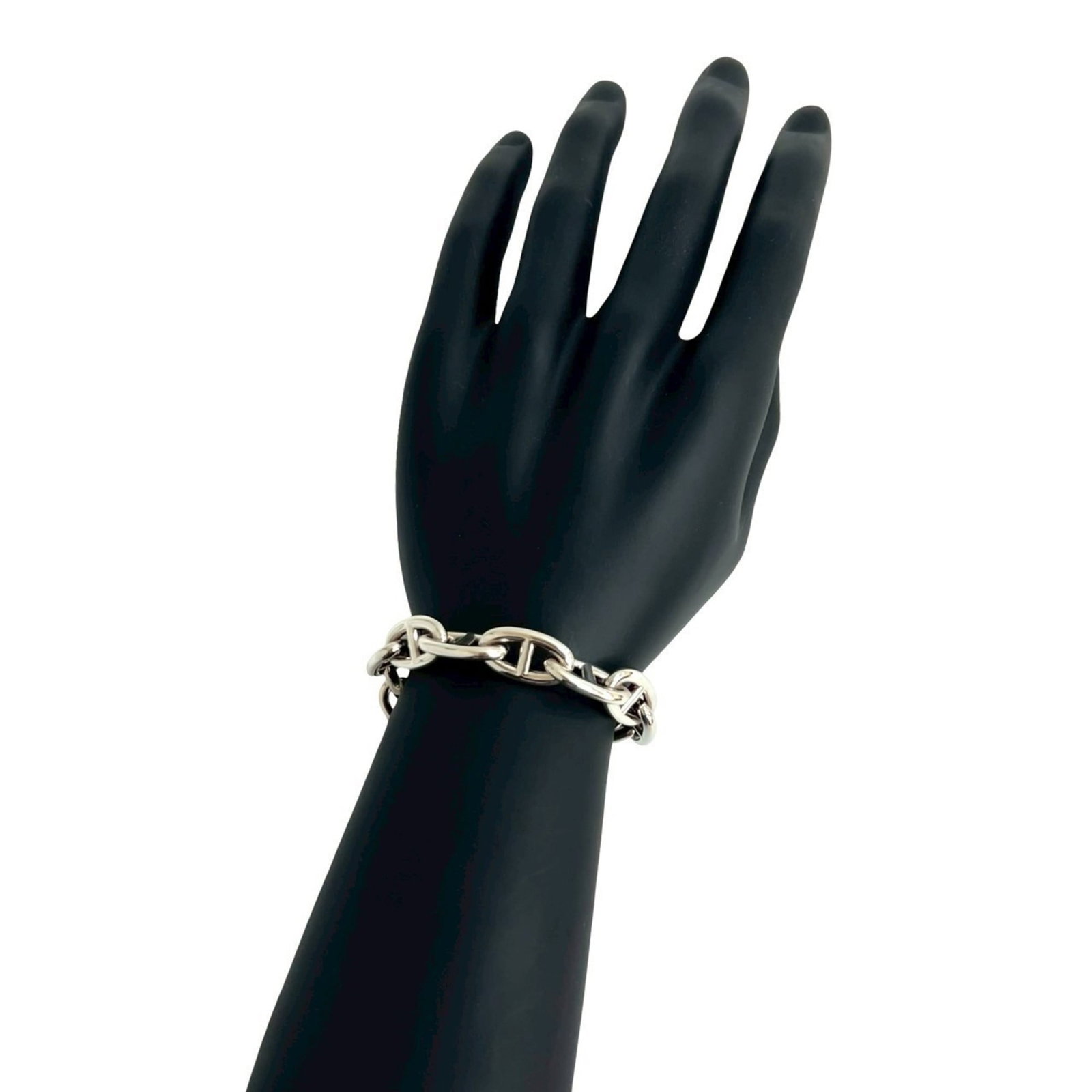 Charm Bracelet Silver 925 by Hermes: Charm Bracelet Silver 925 by Hermes Silver 925 by Hermes Charm Bracelet features a sleek and modern design, crafted from high-quality silver. The bracelet measures 19cm in length and comes with a luxu