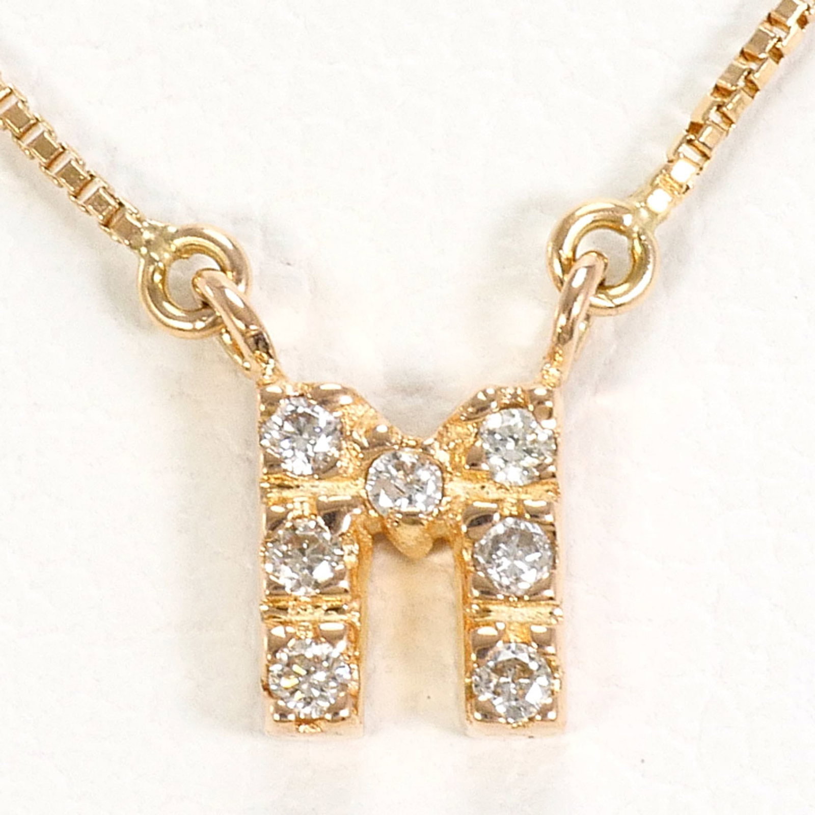 K10 10K Pg Pink Gold Necklace With 0.03Ct Diamond Total Weight 1.0G 41Cm Like New Condition: K10 10K Pg Pink Gold Necklace With 0.03Ct Diamond Total Weight 1.0G 41Cm Like New Condition Pink gold pendant features a total weight of 1.0g of diamonds, totaling 0.03 carats. The necklace boasts a
