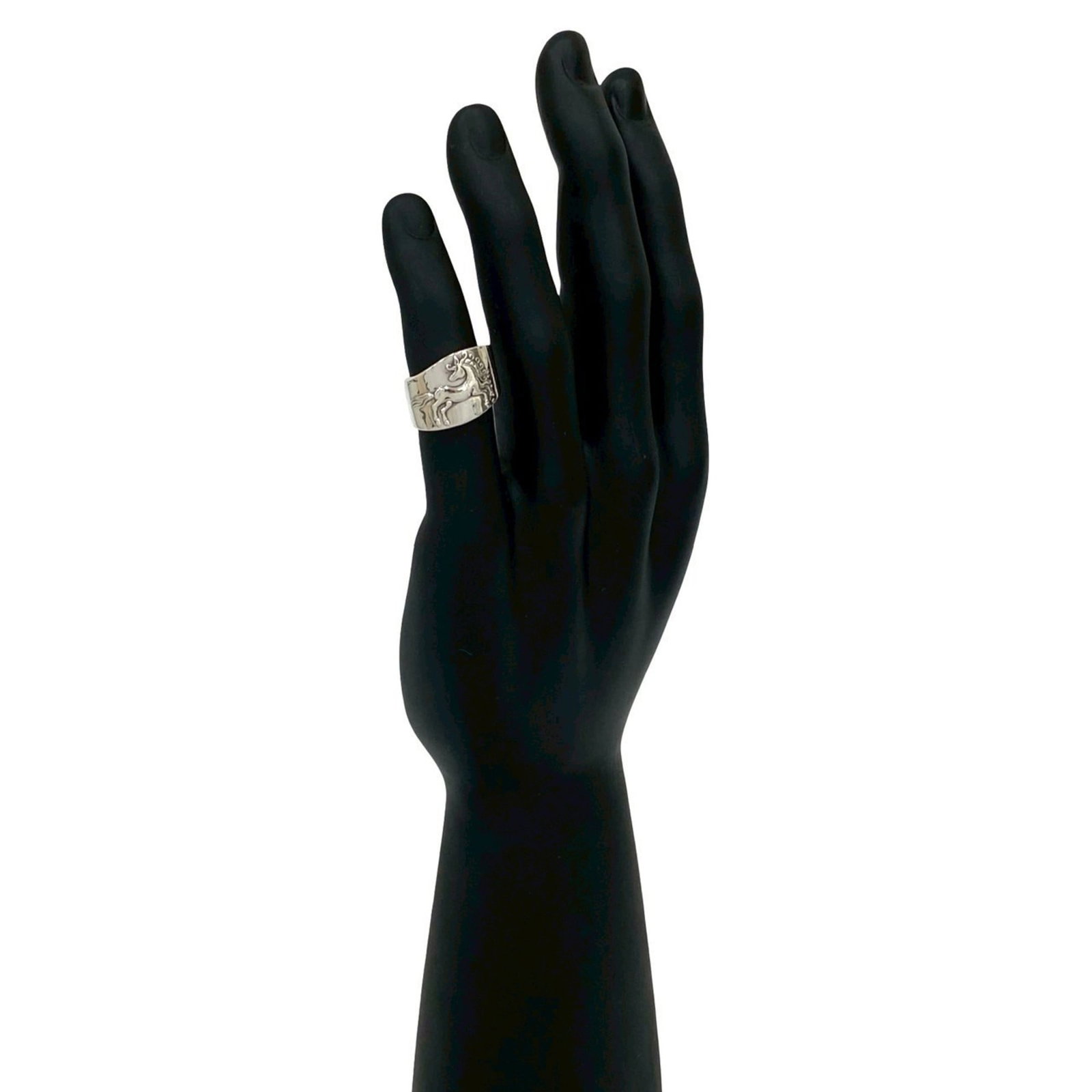 Silver Ring Band Hermes 925: Silver Ring Band Hermes 925 Silver Ring Band Hermes 925 features a sleek and modern design made from high-quality silver material. This stylish band ring is available in US size 4.5 and JP size 8, mak