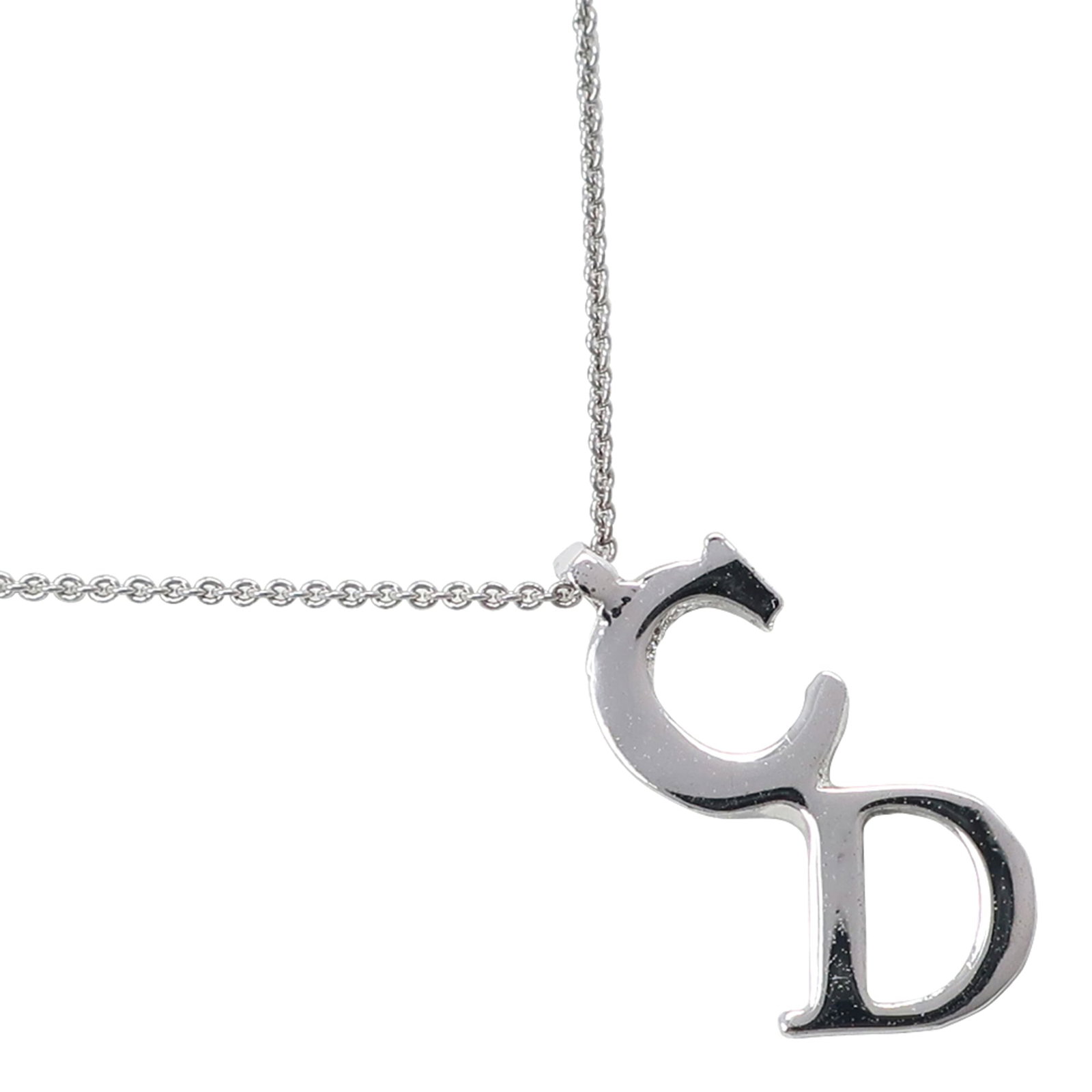 Christian Dior Women'S Cd Necklace Silver Approx: Christian Dior Women'S Cd Necklace Silver Approx The Christian Dior women's CD necklace features a silver pendant with a 20mm x 10mm design, available in a range of sizes to fit neck circumferences