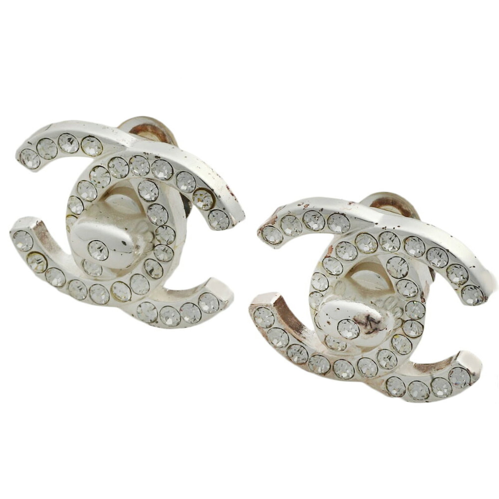 Metal clip earrings by Chanel: Metal clip earrings by Chanel Metal clip earrings by Chanel, featuring a sleek silver finish and compact design, measuring 22.00mm x 27.00mm. The item comes in its original box for added convenience. 