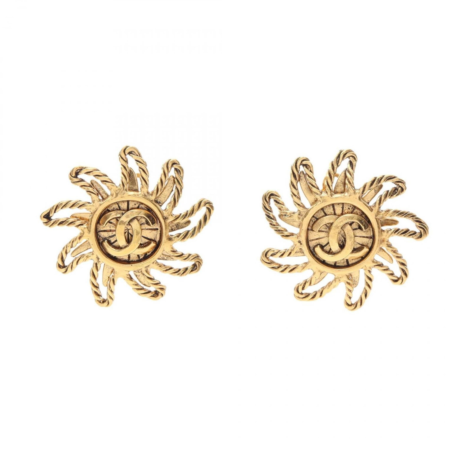 Chanel Clip Earrings Gold Plating: Chanel Clip Earrings Gold Plating Gold plating adds a touch of luxury to these sleek clip earrings from Chanel, featuring a sophisticated gold finish that complements any outfit. The classic design an