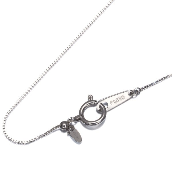 Chain box necklace 850 platinum 45cm: Chain box necklace 850 platinum 45cm 850 platinum chain box necklace with an adjustable length of 45cm, featuring a sleek and modern design. The delicate 0.5mm wide chain is crafted from high-quality