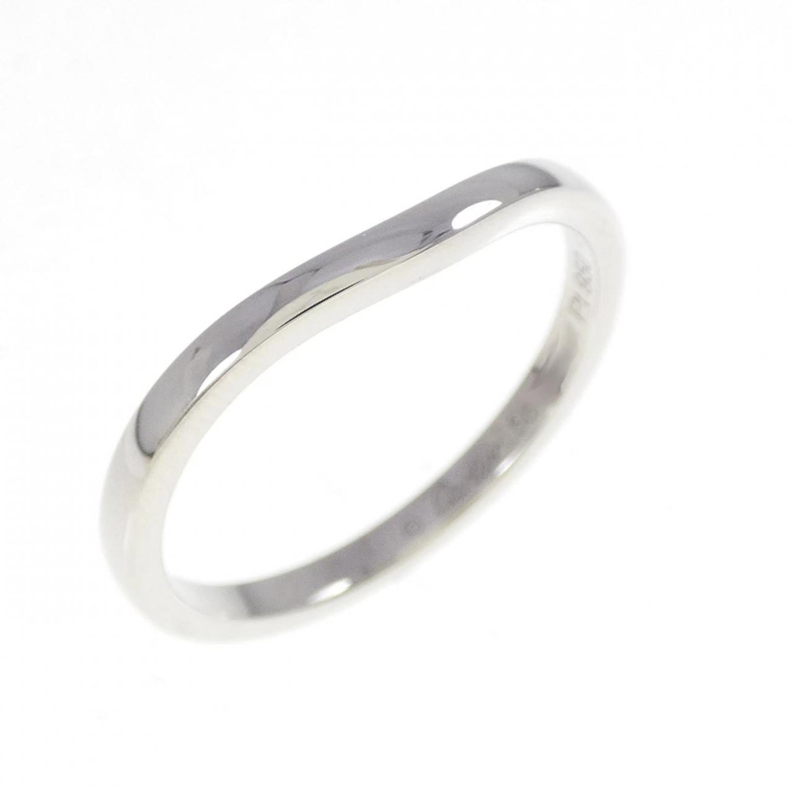 Platinum 950 Cartier Ring Band: Platinum 950 Cartier Ring Band Platinum 950 Cartier Ring Band features a luxurious platinum construction, bearing the signature of its renowned creator. Made from high-quality platinum 950, this