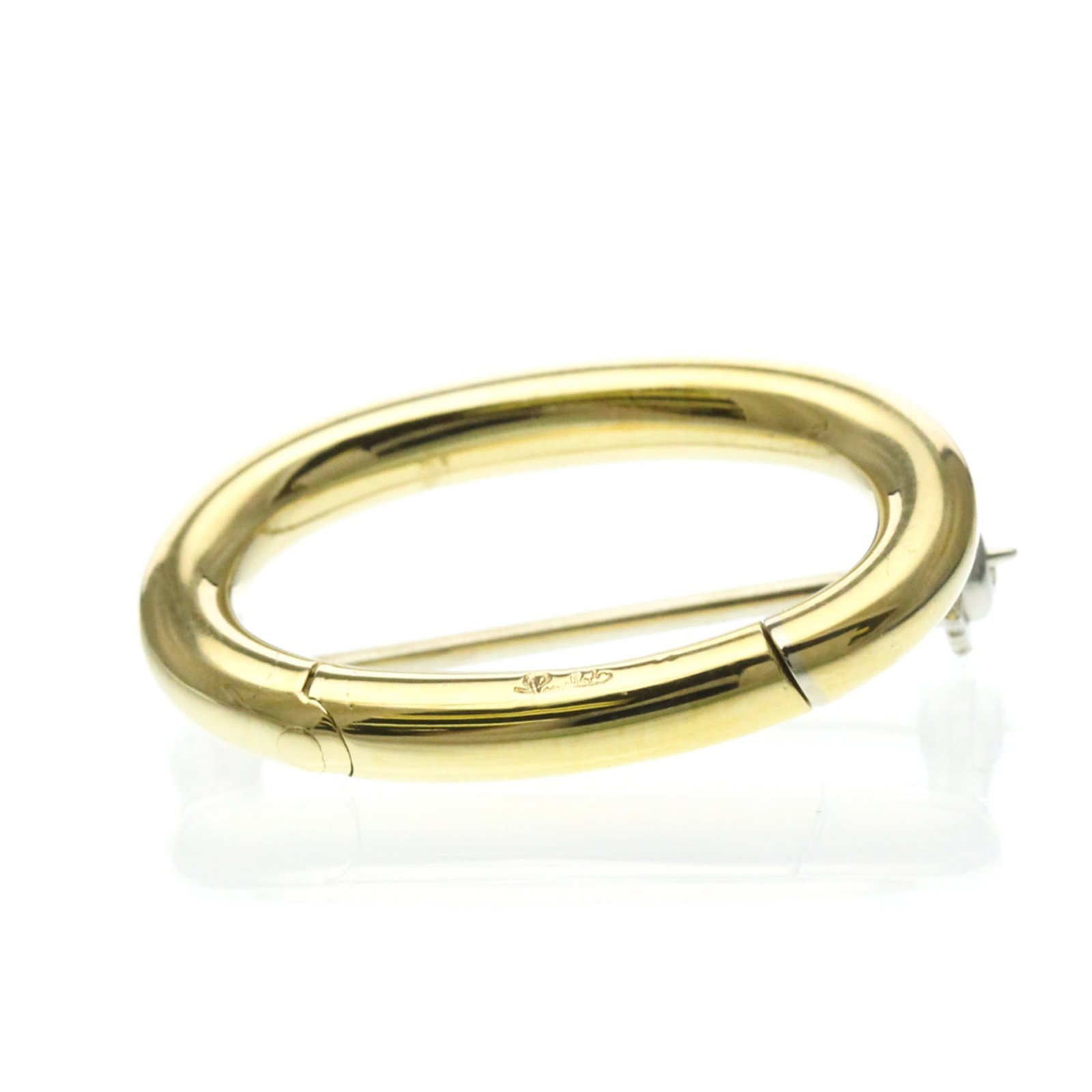 Pomellato Brooch Yellow Gold (18K): Pomellato Brooch Yellow Gold (18K) Yellow gold (18K) Circle Brooch by Pomellato, measuring 18.5cm x 26cm and weighing 8.4g, features a sleek design with no stone. This 18K gold brooch is crafted from