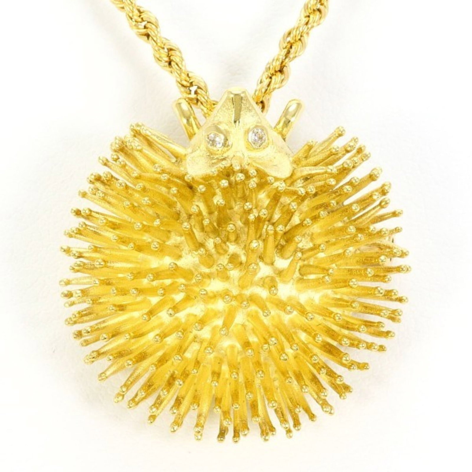 18K (18-Karat) Yellow Gold Necklace Brooch With 0.025G Diamond Total Weight Approx. 19.3G 53Cm: 18K (18-Karat) Yellow Gold Necklace Brooch With 0.025G Diamond Total Weight Approx. 19.3G 53Cm Yellow gold (18K) necklace brooch featuring a total weight of 0.025 carats in diamonds, set in a sturdy 1