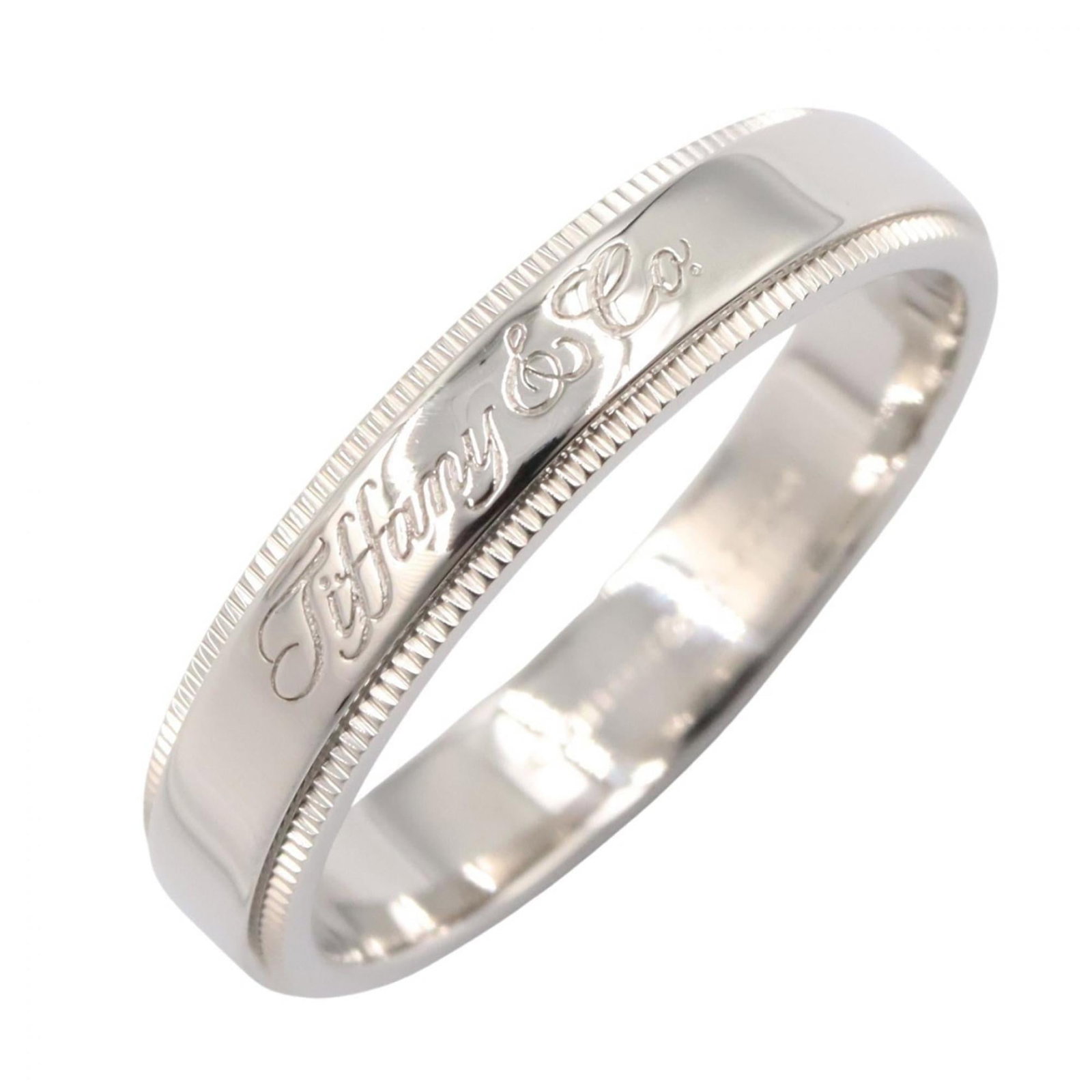 Tiffany platinum ring band: Tiffany platinum ring band Platinum ring band from Tiffany, made from 950 platinum and available in US size 8 and Japanese size 16.5. The silver finish adds a touch of elegance to this timeless